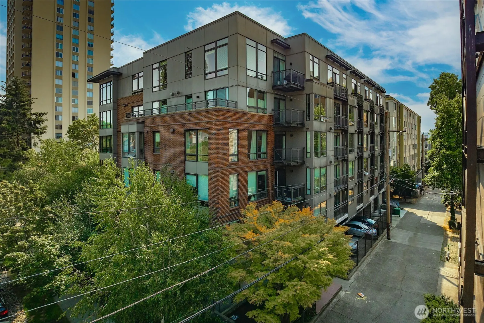 Property photo for 4547 8th Avenue Ne #504, Seattle photo 2