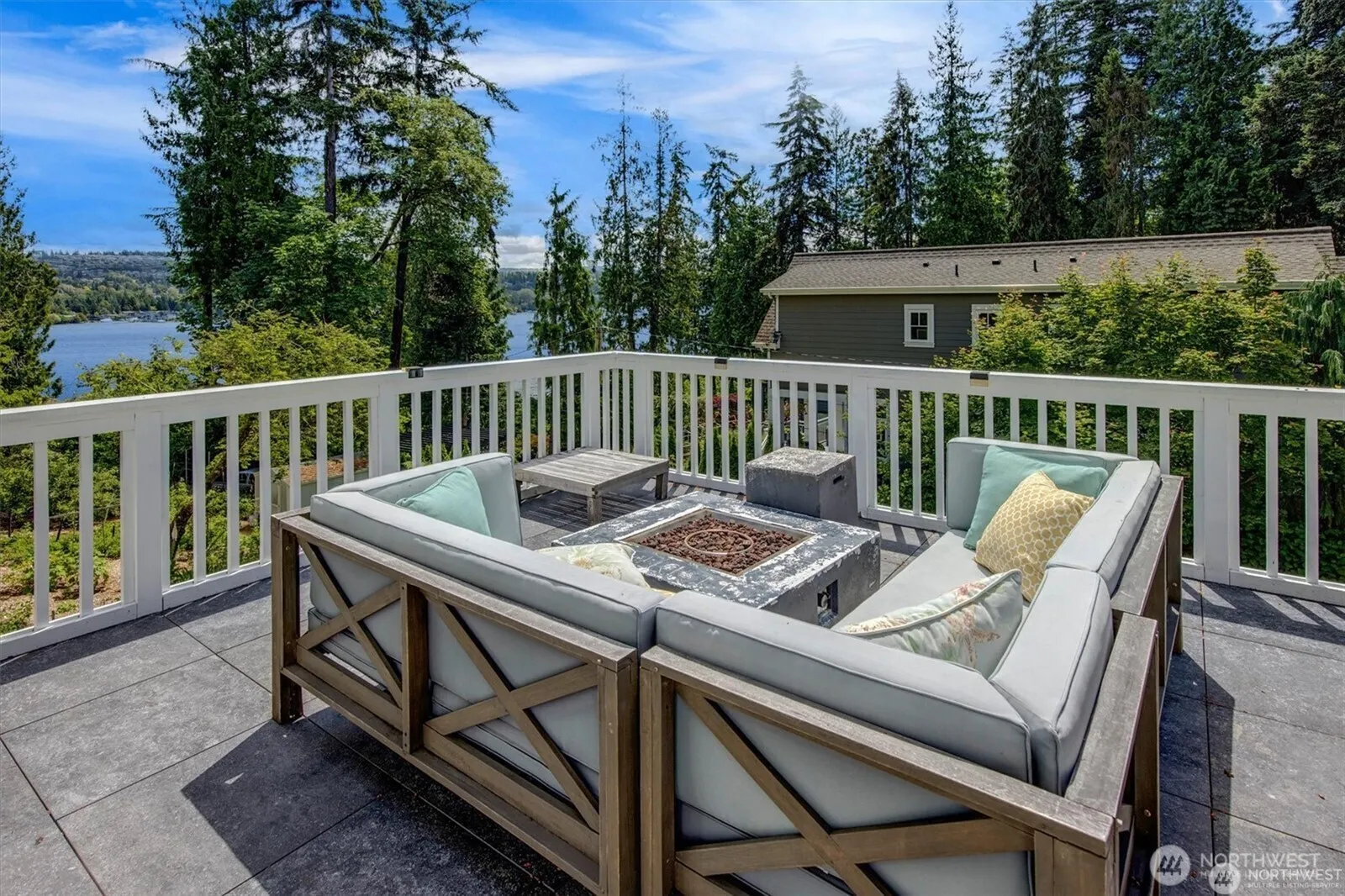 Property photo for 9950 Se 39th Street, Mercer Island