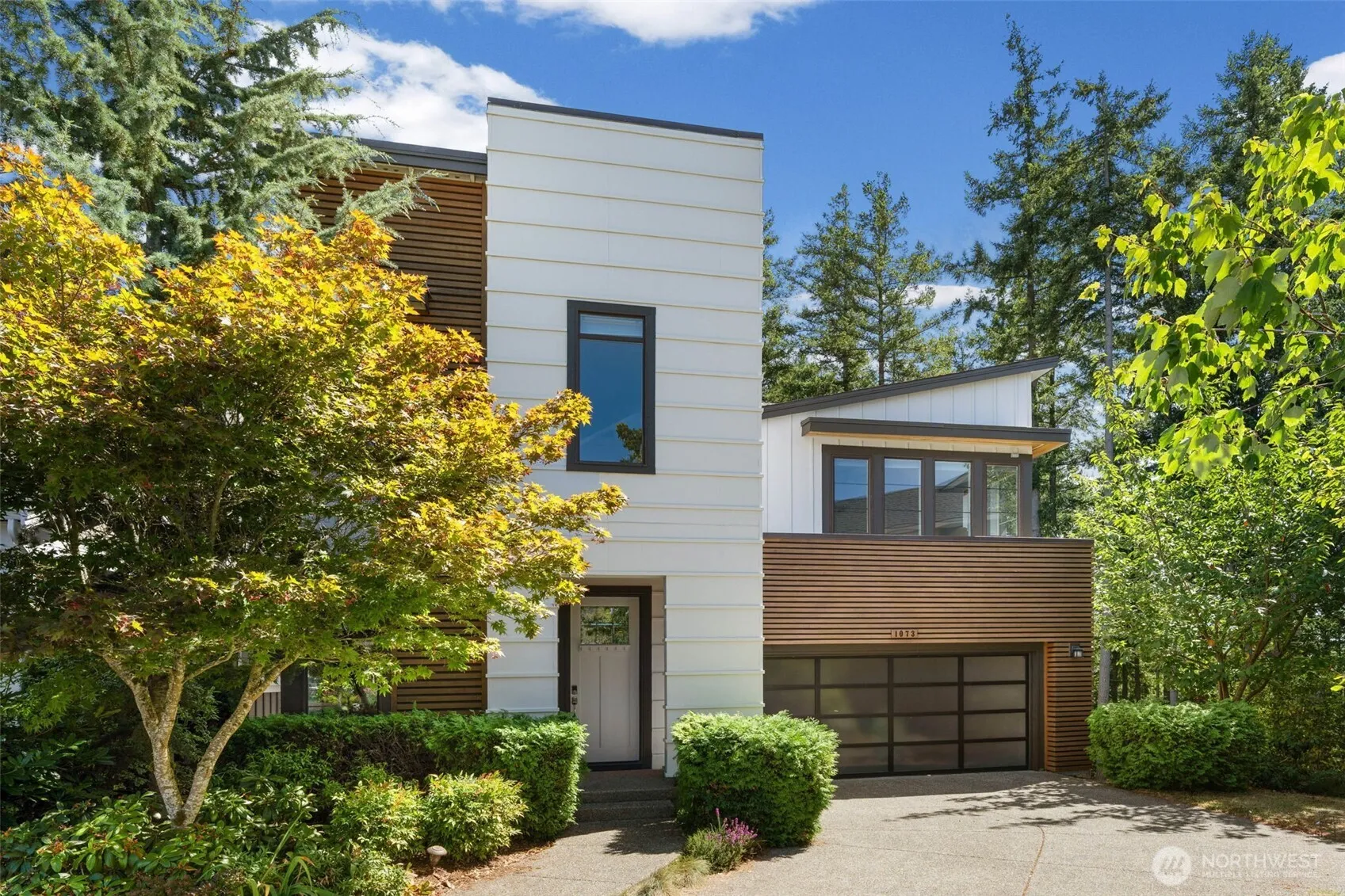 Property photo for 1073 Pine Crest Circle Ne, Issaquah