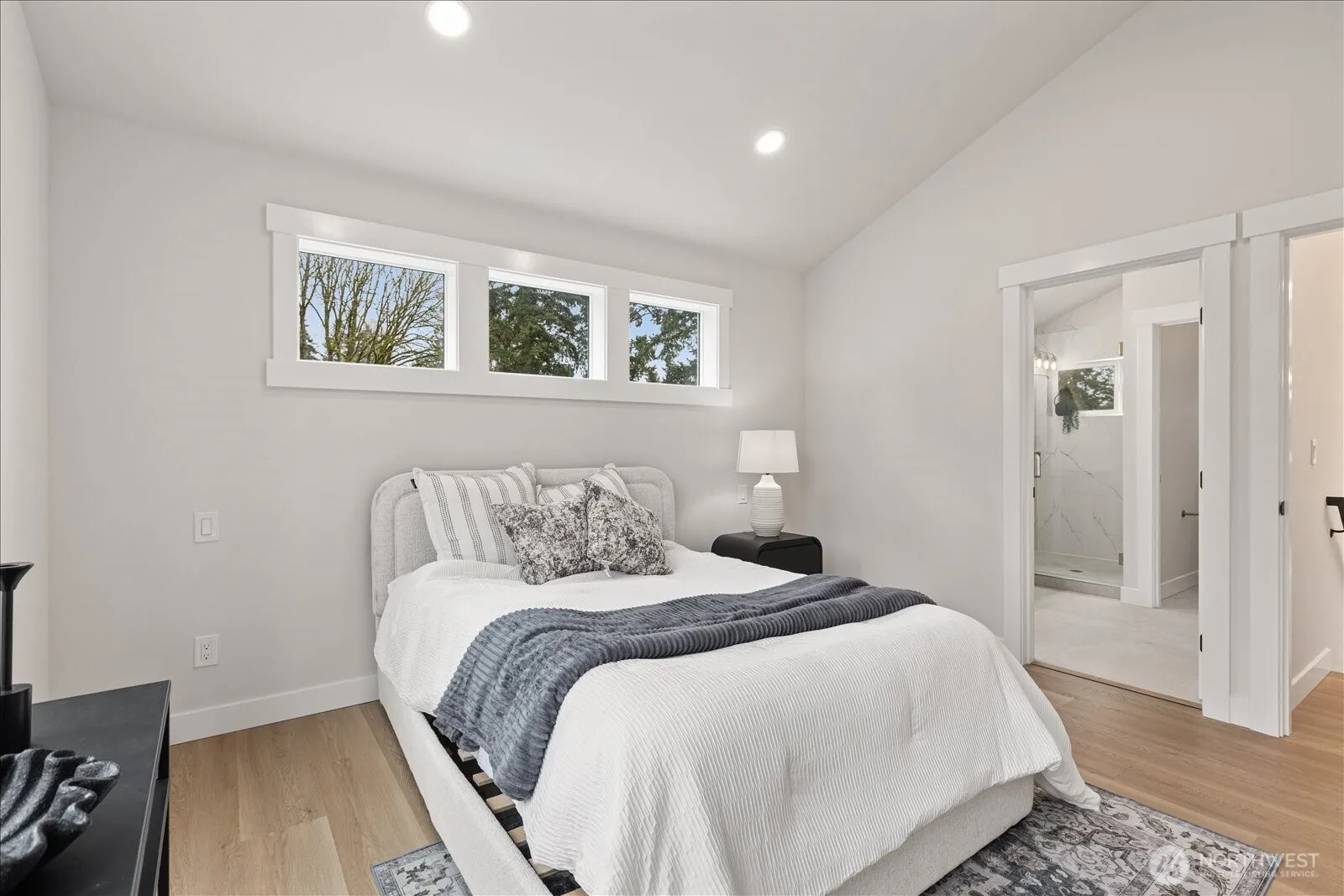 Property photo for 14308 B Roslyn Place N, Seattle photo 4