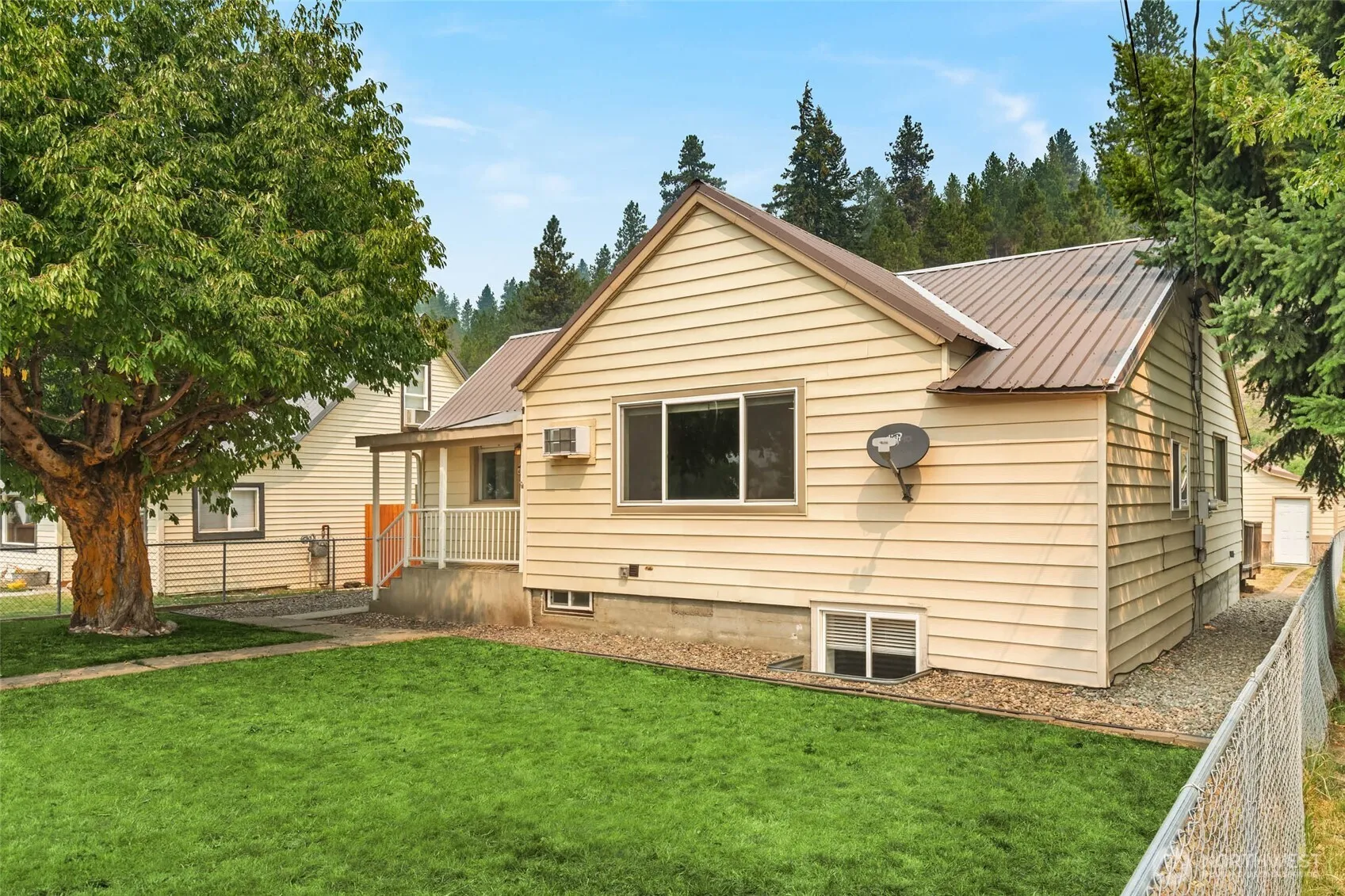Property photo for 403 E 3rd Street, Cle Elum photo 2