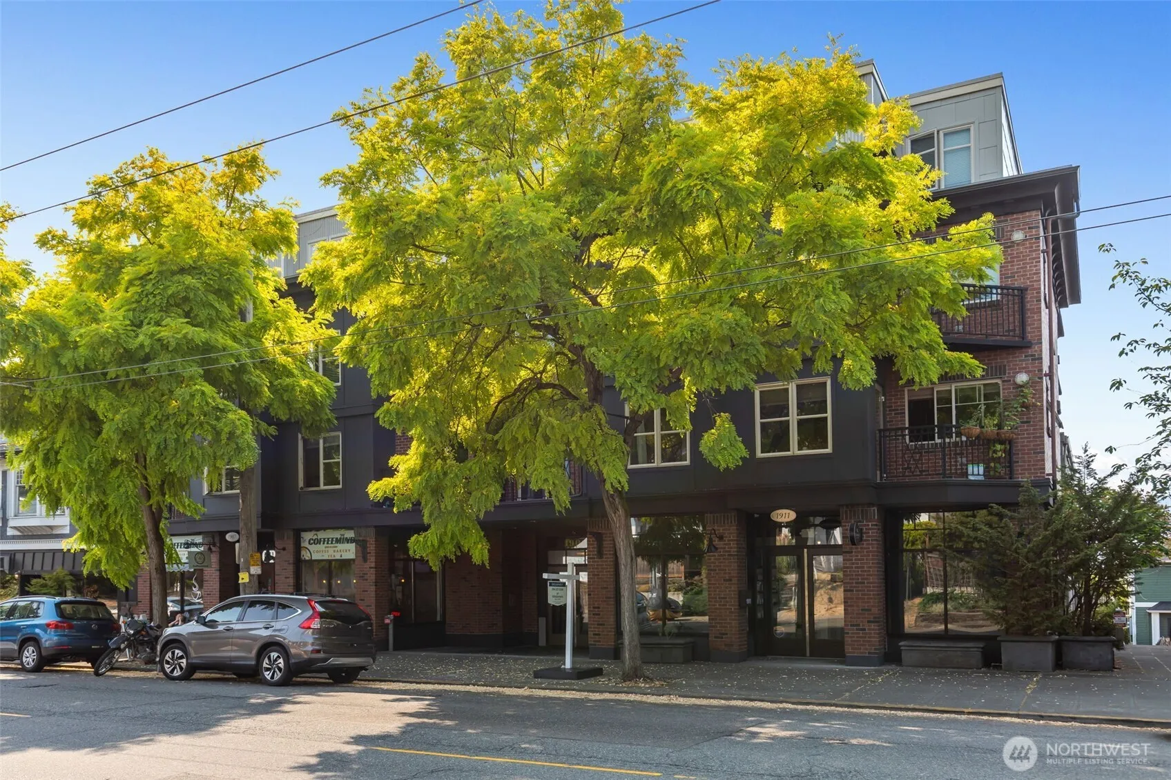 Property photo for 1909 10th Avenue W #206, Seattle photo 2