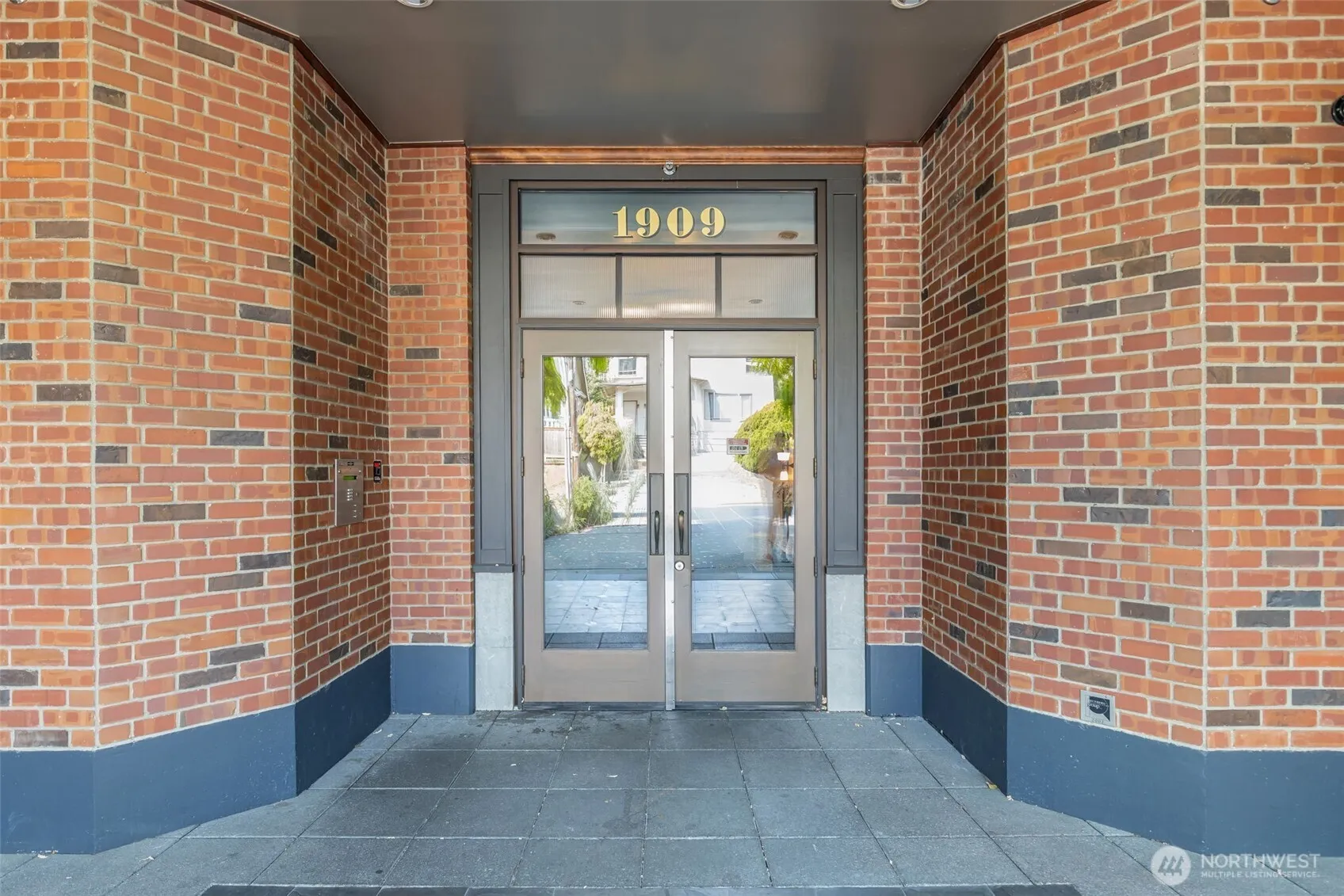 Property photo for 1909 10th Avenue W #206, Seattle photo 3