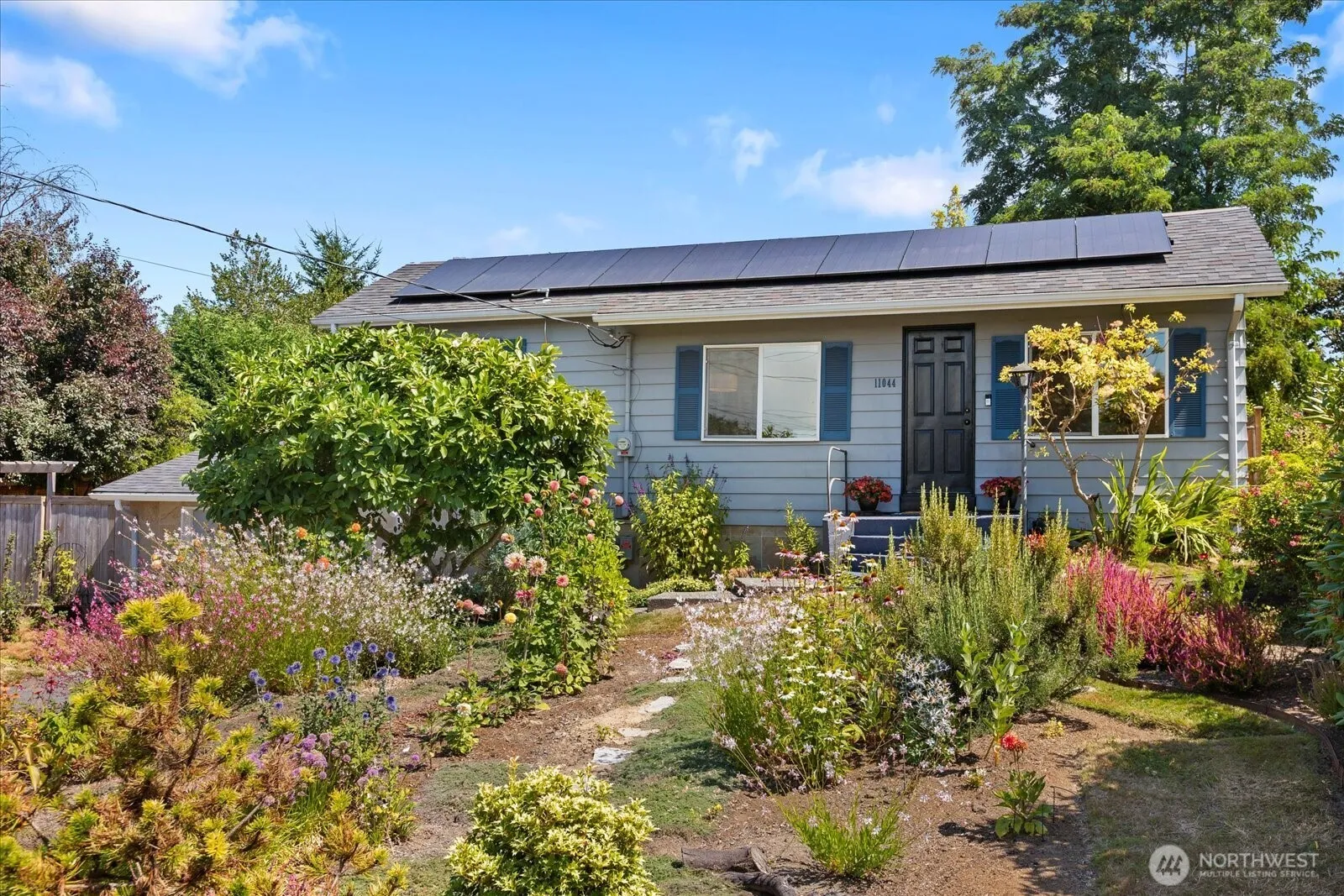 Property photo for 11044 26th Avenue Sw, Seattle photo 2