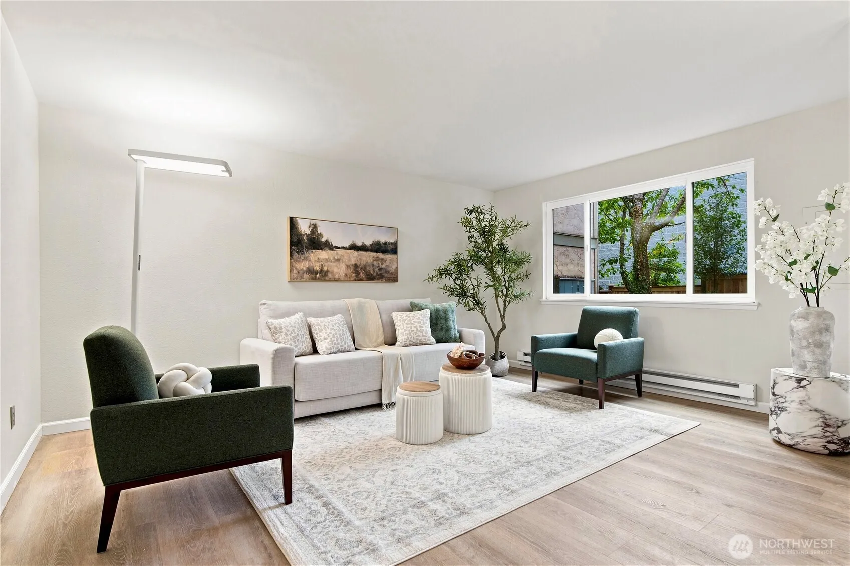 Property photo for 10017 Ne 138th Place #b4, Kirkland photo 2