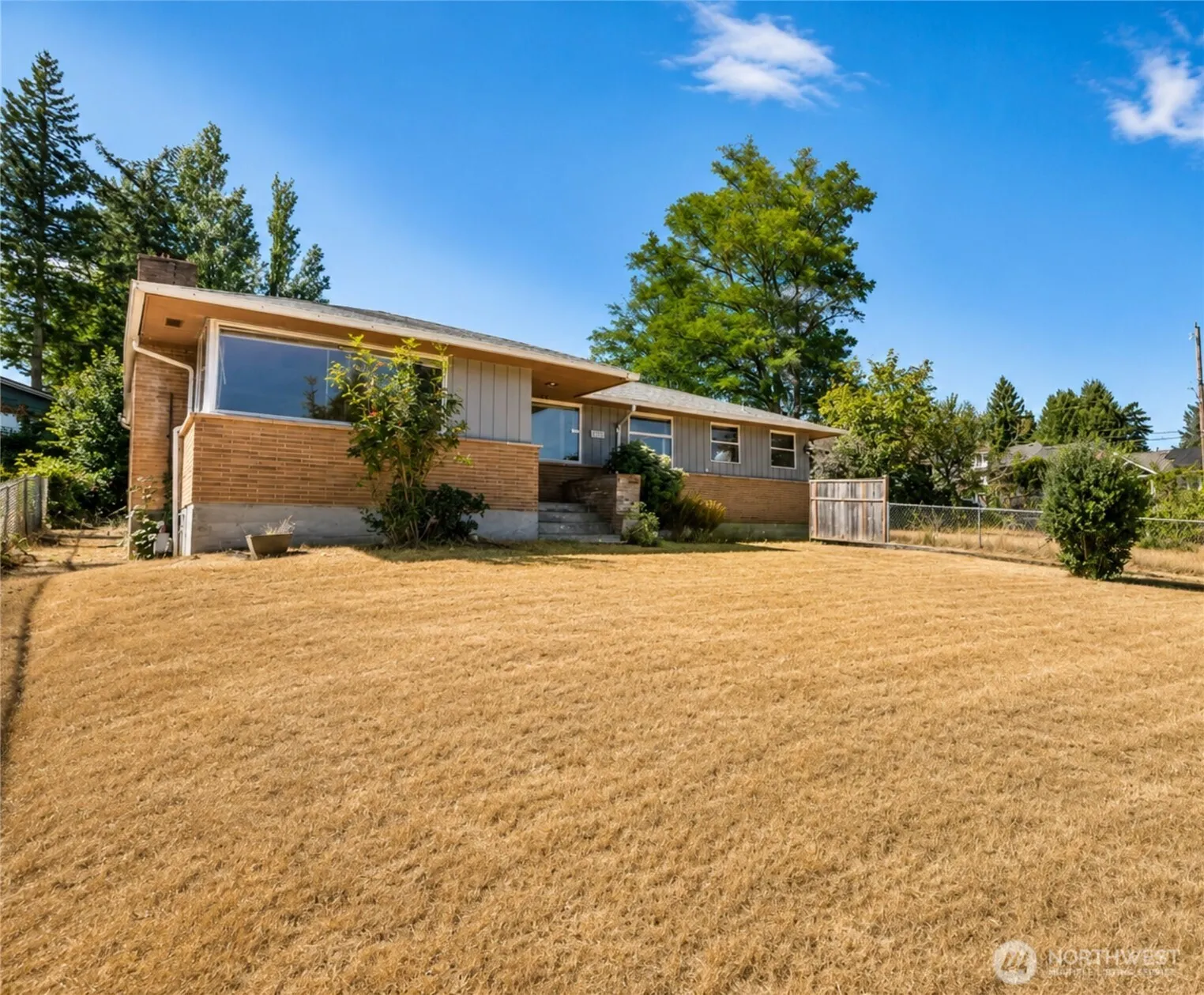 Property photo for 11549 N Park Avenue N, Seattle photo 2