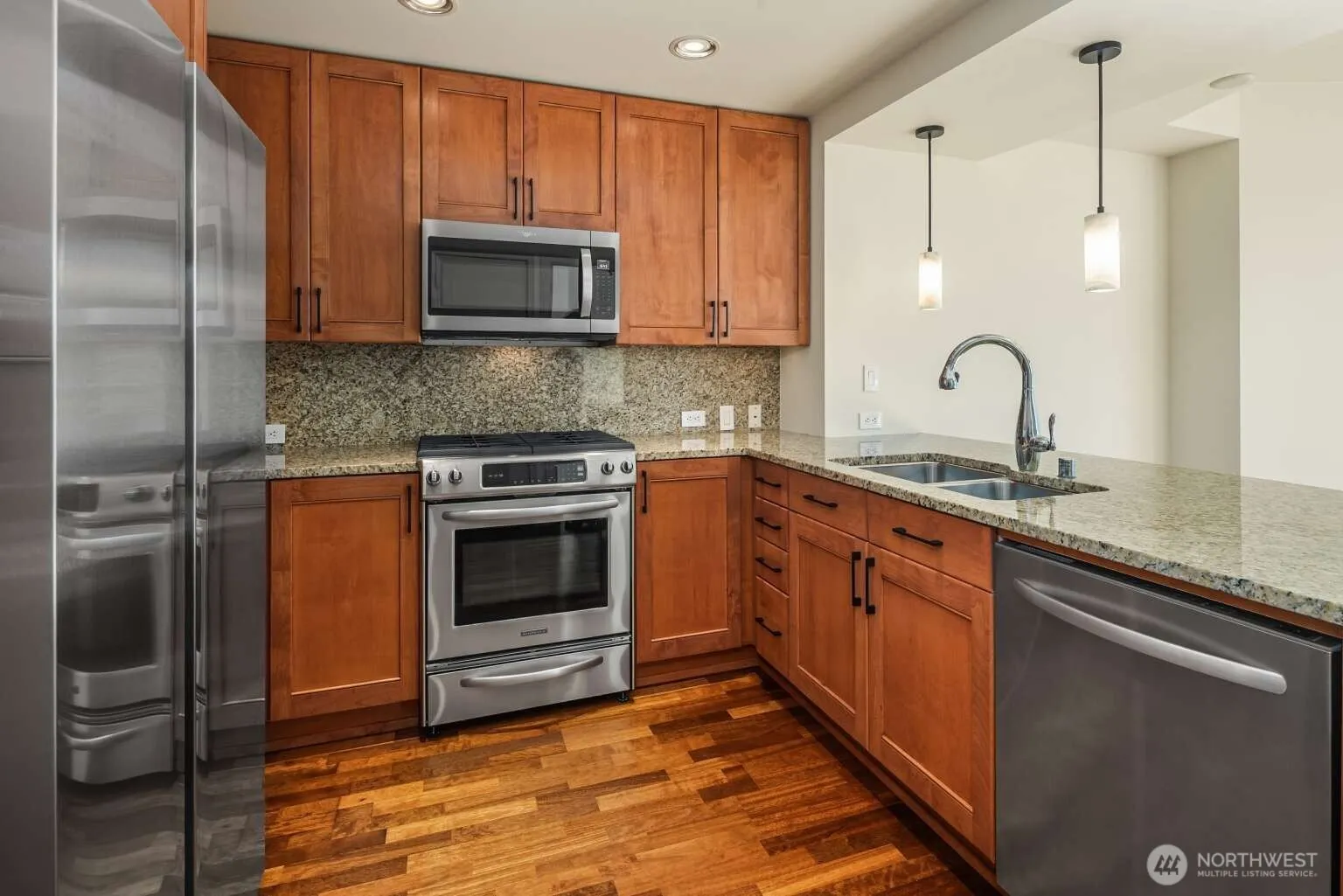 Property photo for 10610 Ne 9th Place #903, Bellevue photo 3