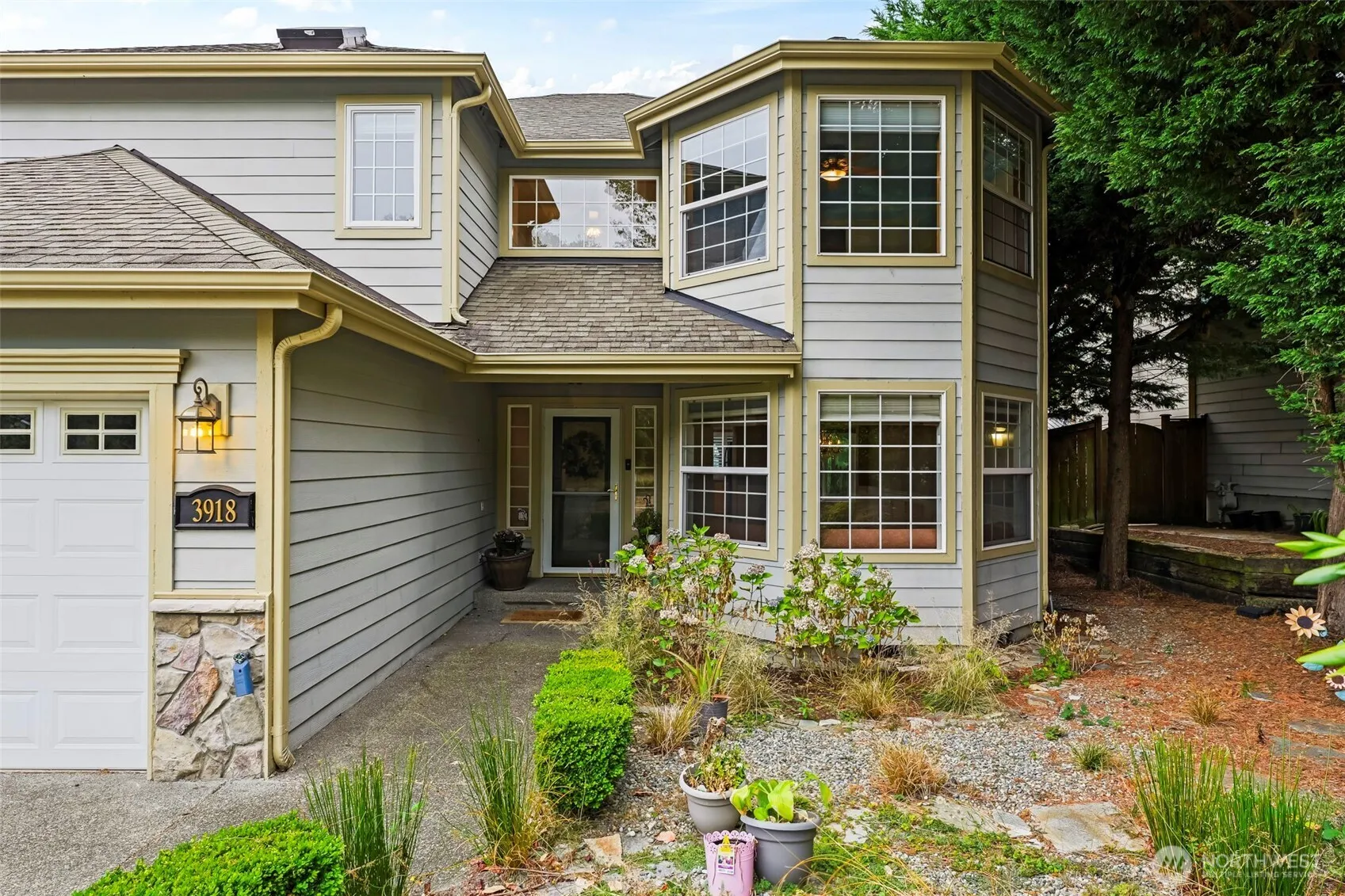 Property photo for 3918 Norpoint Way Ne, Tacoma photo 2