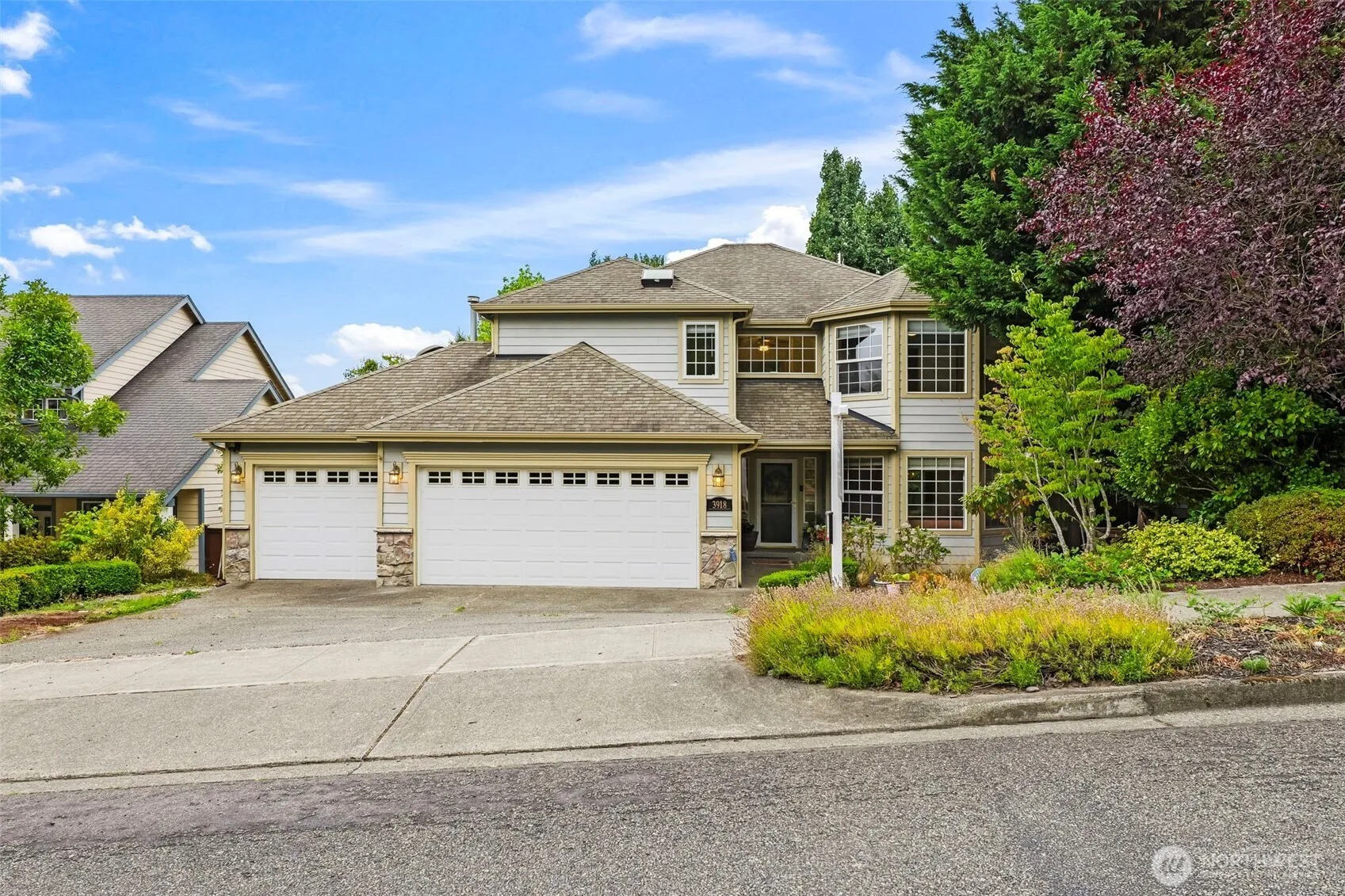 Property photo for 3918 Norpoint Way Ne, Tacoma