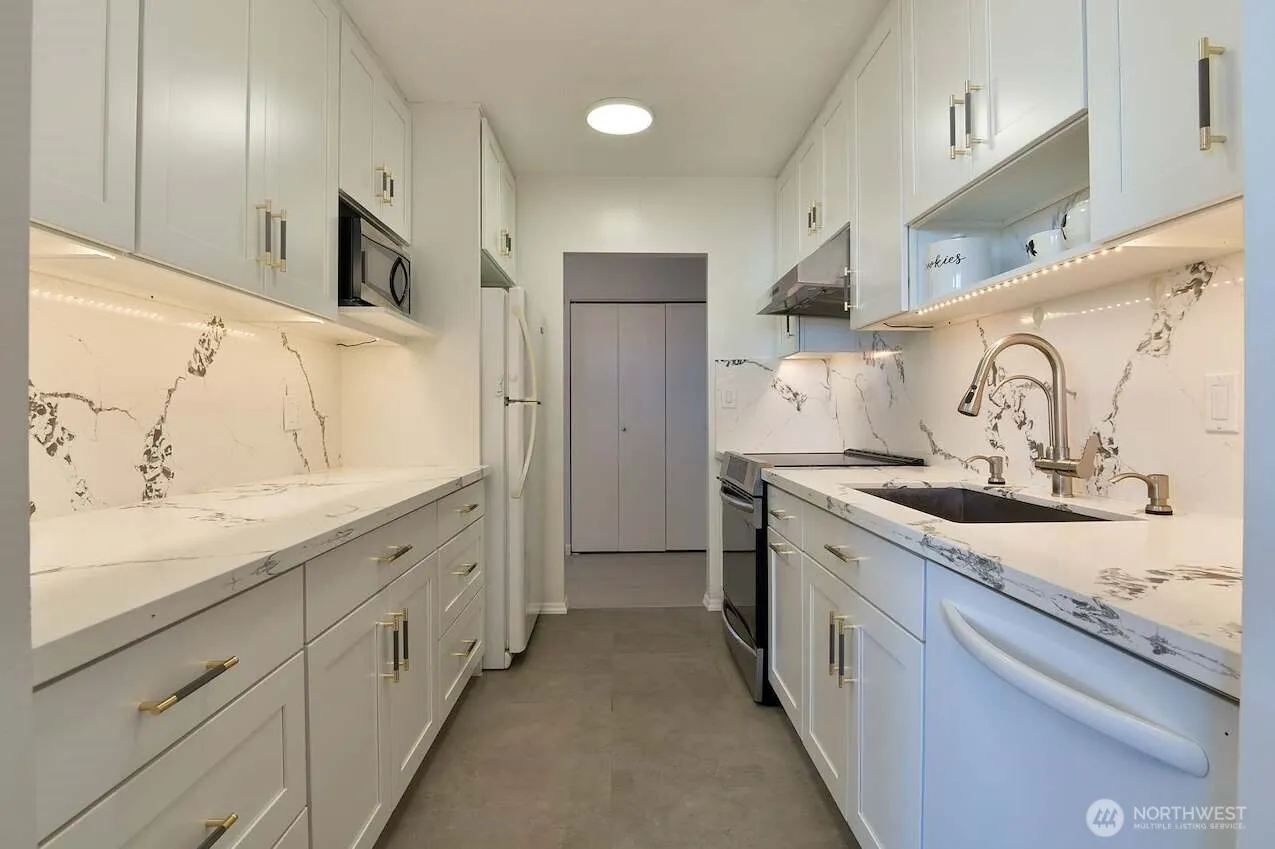 Property photo for 4540 8th Avenue Ne #1605, Seattle photo 5