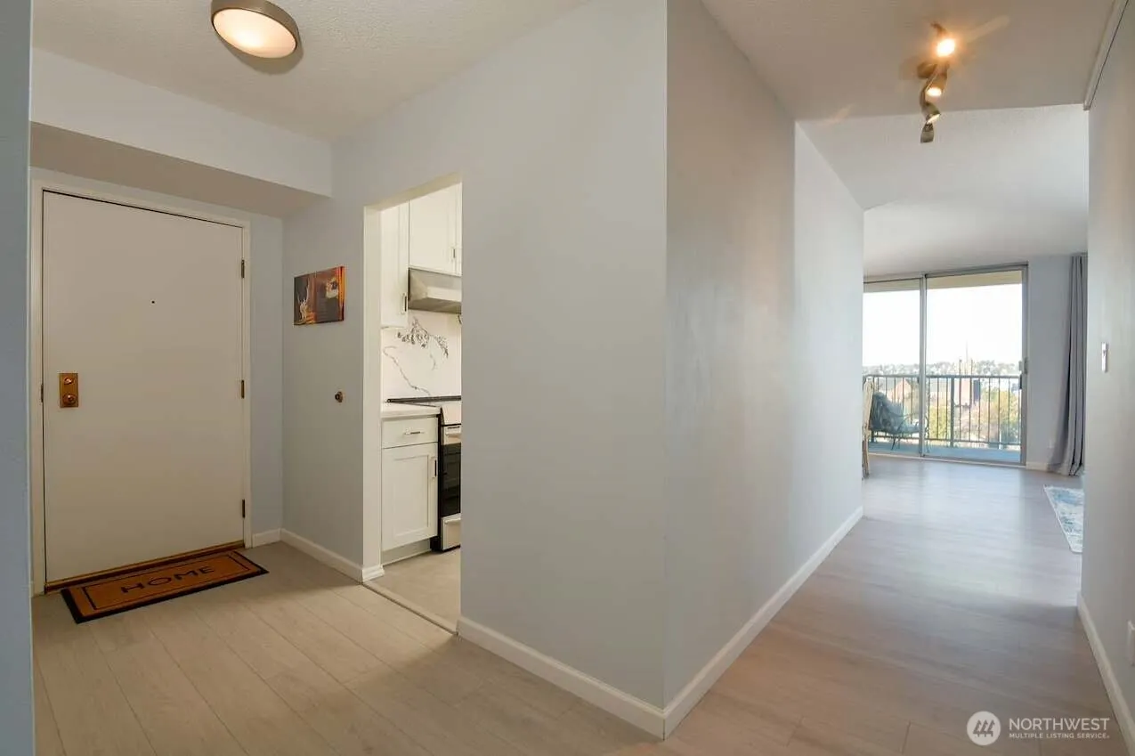 Property photo for 4540 8th Avenue Ne #1605, Seattle photo 2