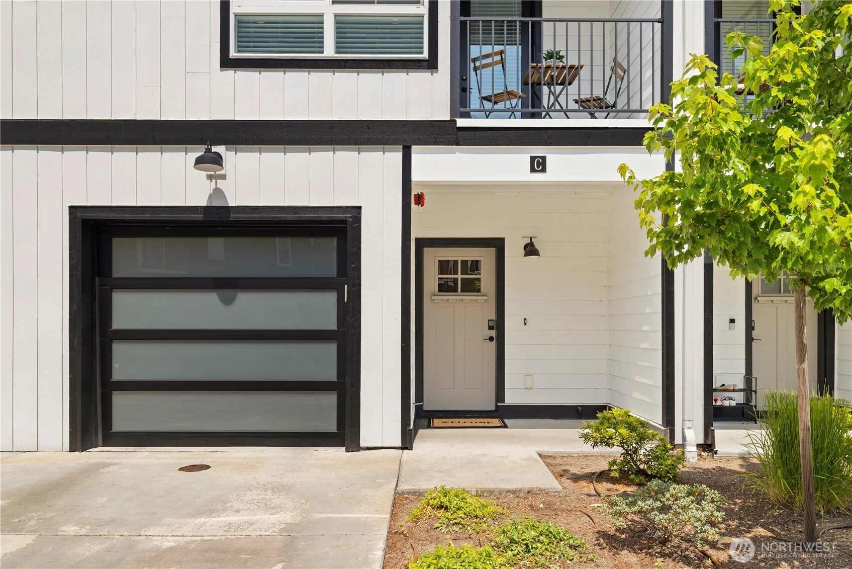 Property photo for 18527 1st Ave Ne #c, Shoreline photo 3