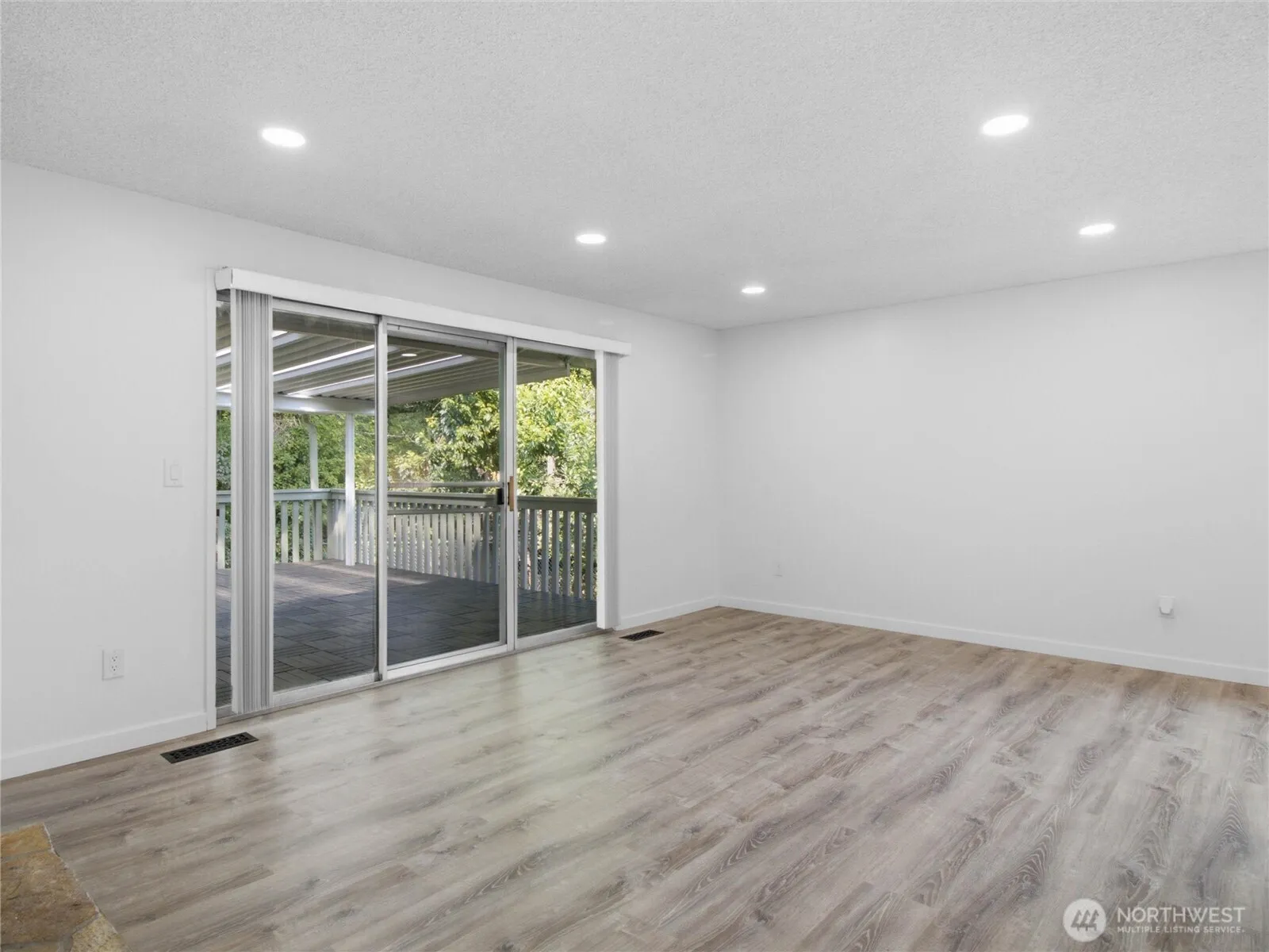 Property photo for 10708 116th Avenue Sw, Lakewood photo 5