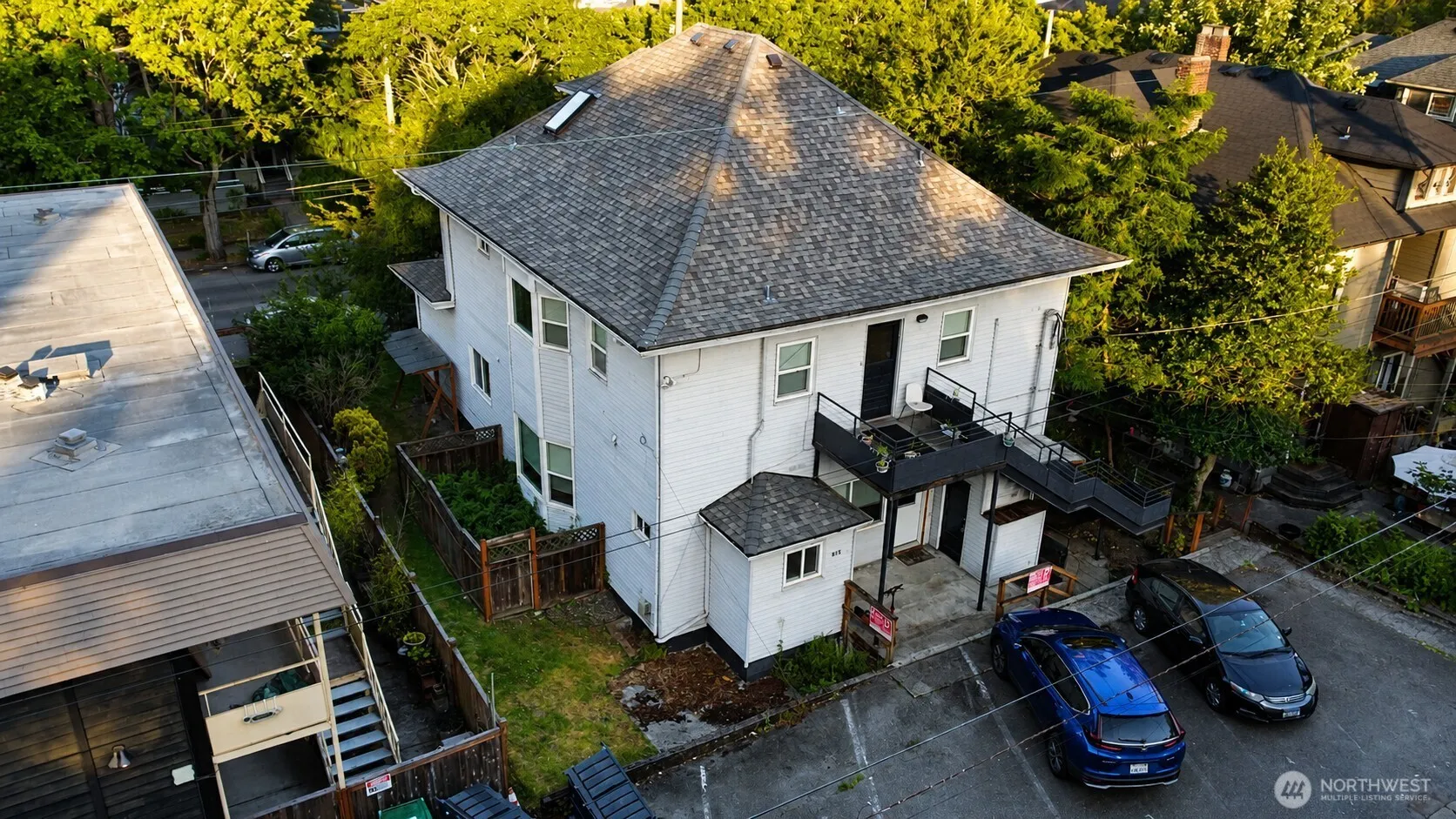 Property photo for 815 15th Avenue E, Seattle photo 2