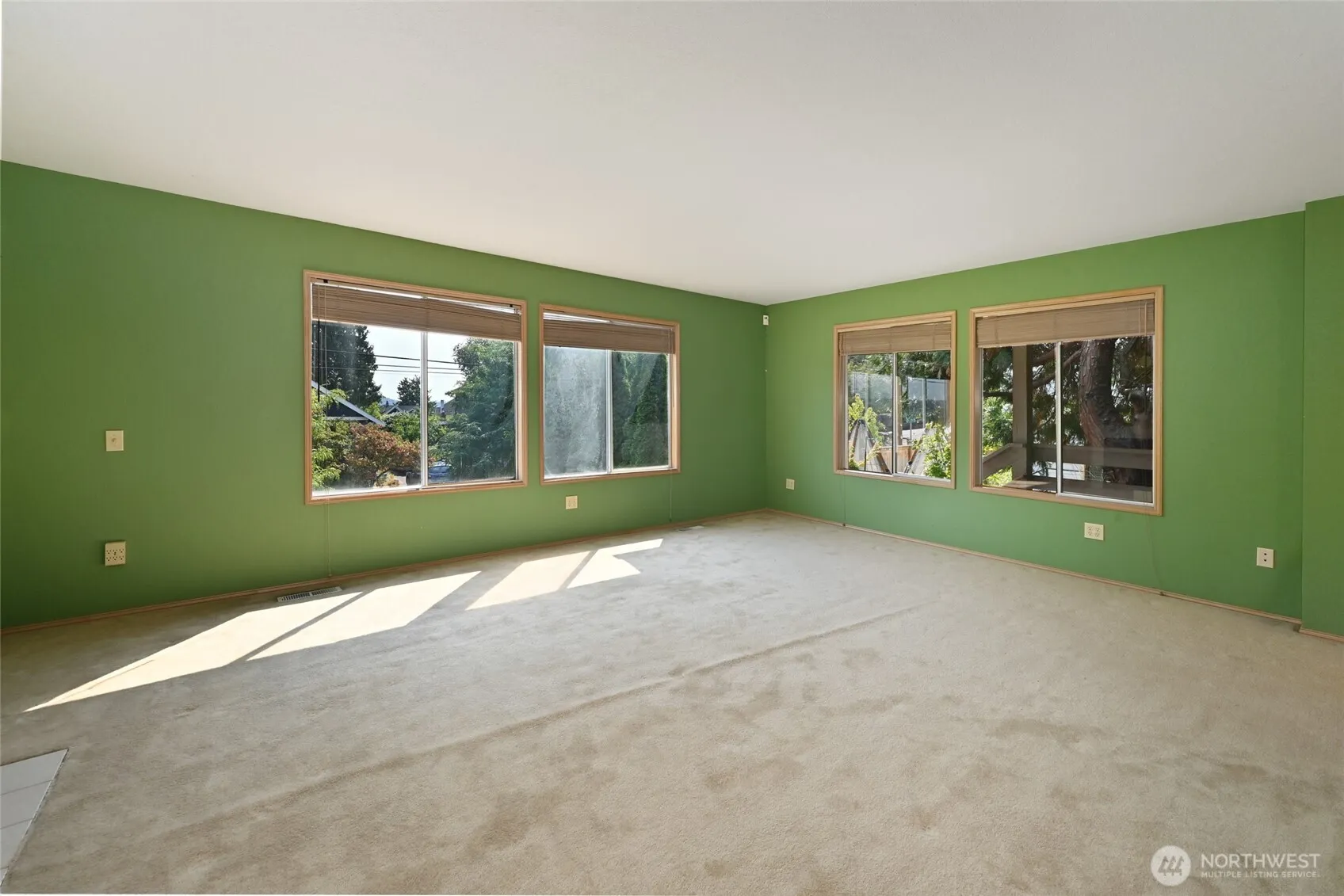 Property photo for 4407 30th Avenue W, Seattle photo 2