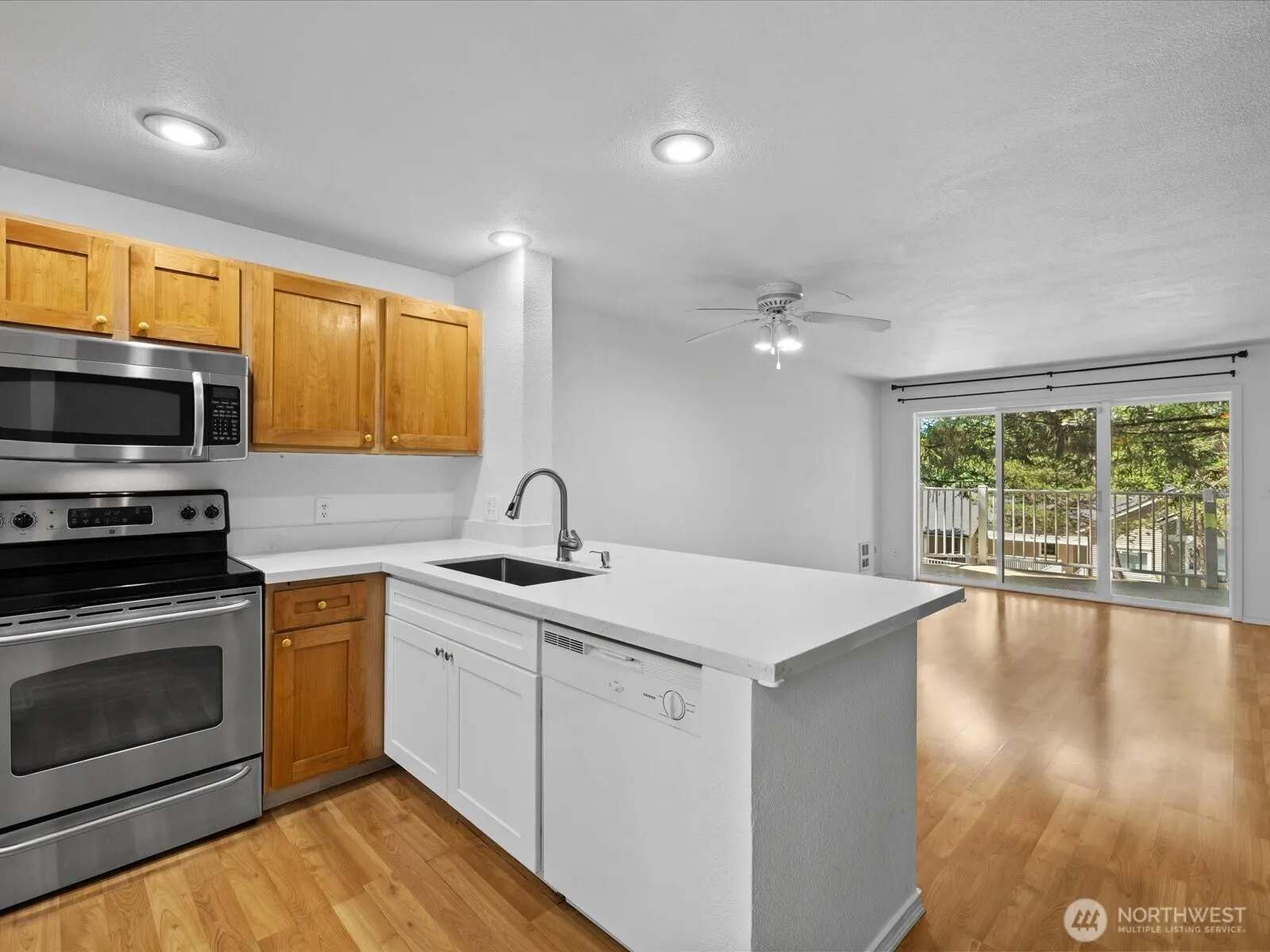 Property photo for 16101 Bothell Everett Hwy #h5, Mill Creek photo 4