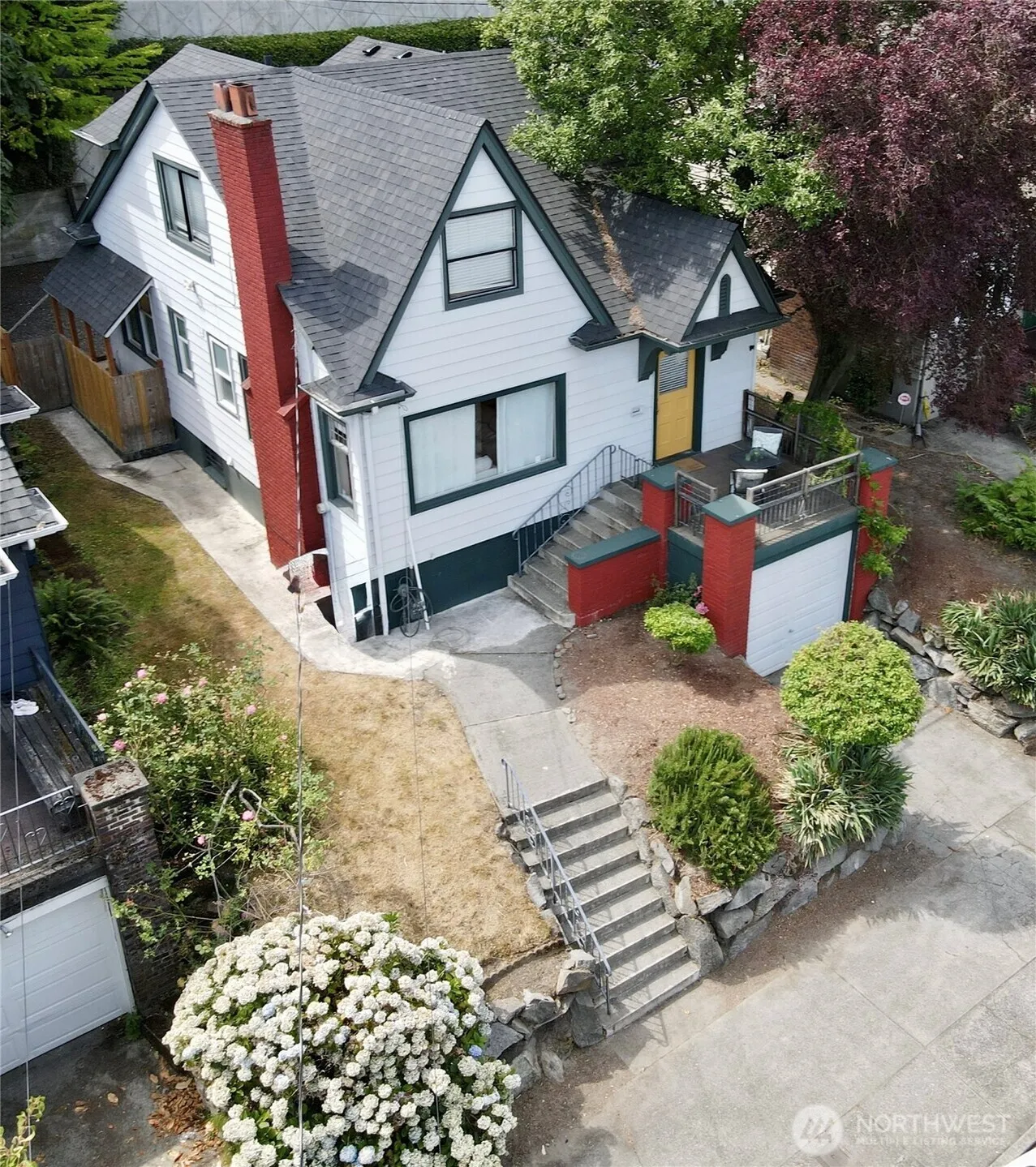 Property photo for 1915 Dexter Avenue N, Seattle photo 2