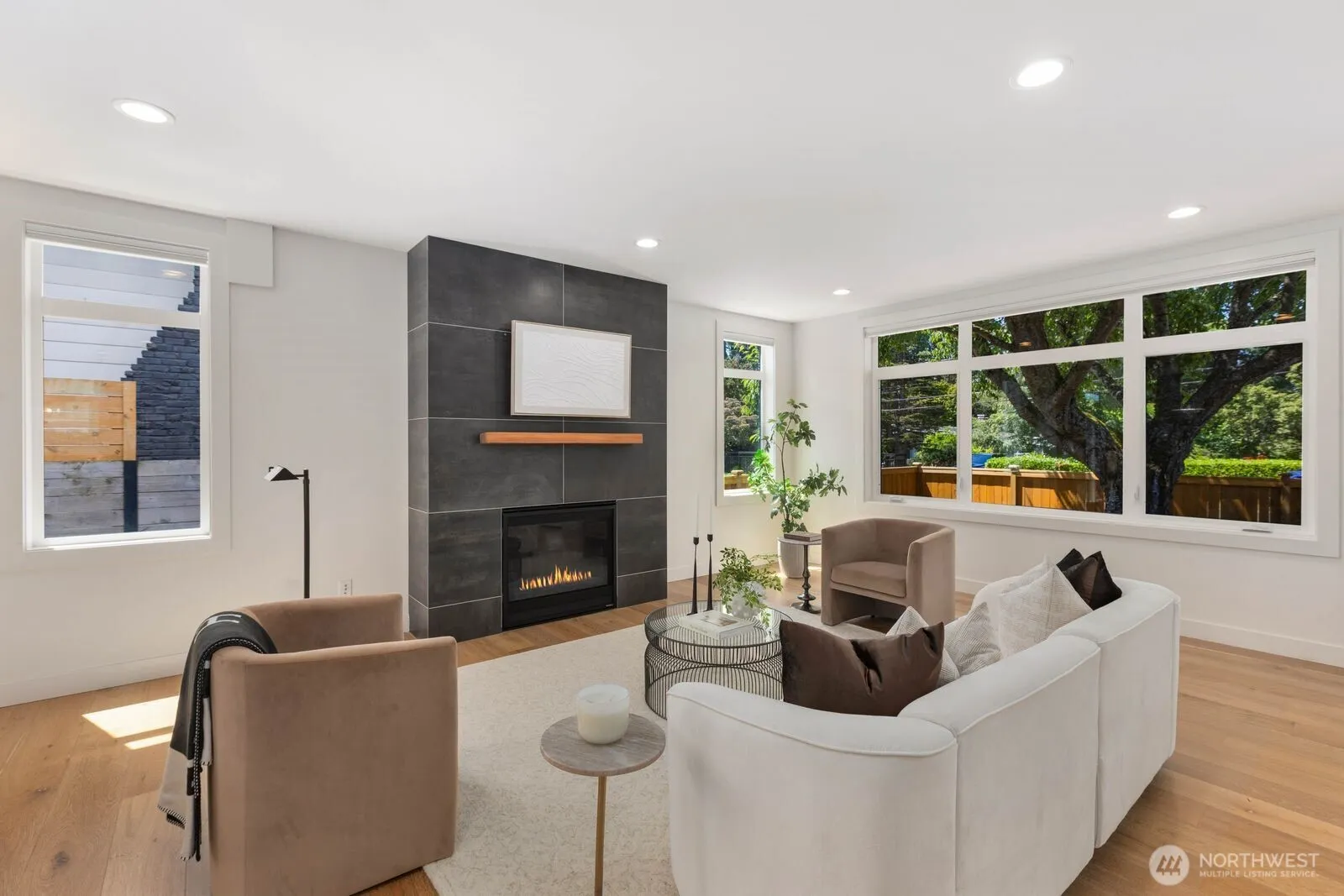 Property photo for 10240 40th Avenue Sw #a, Seattle photo 3