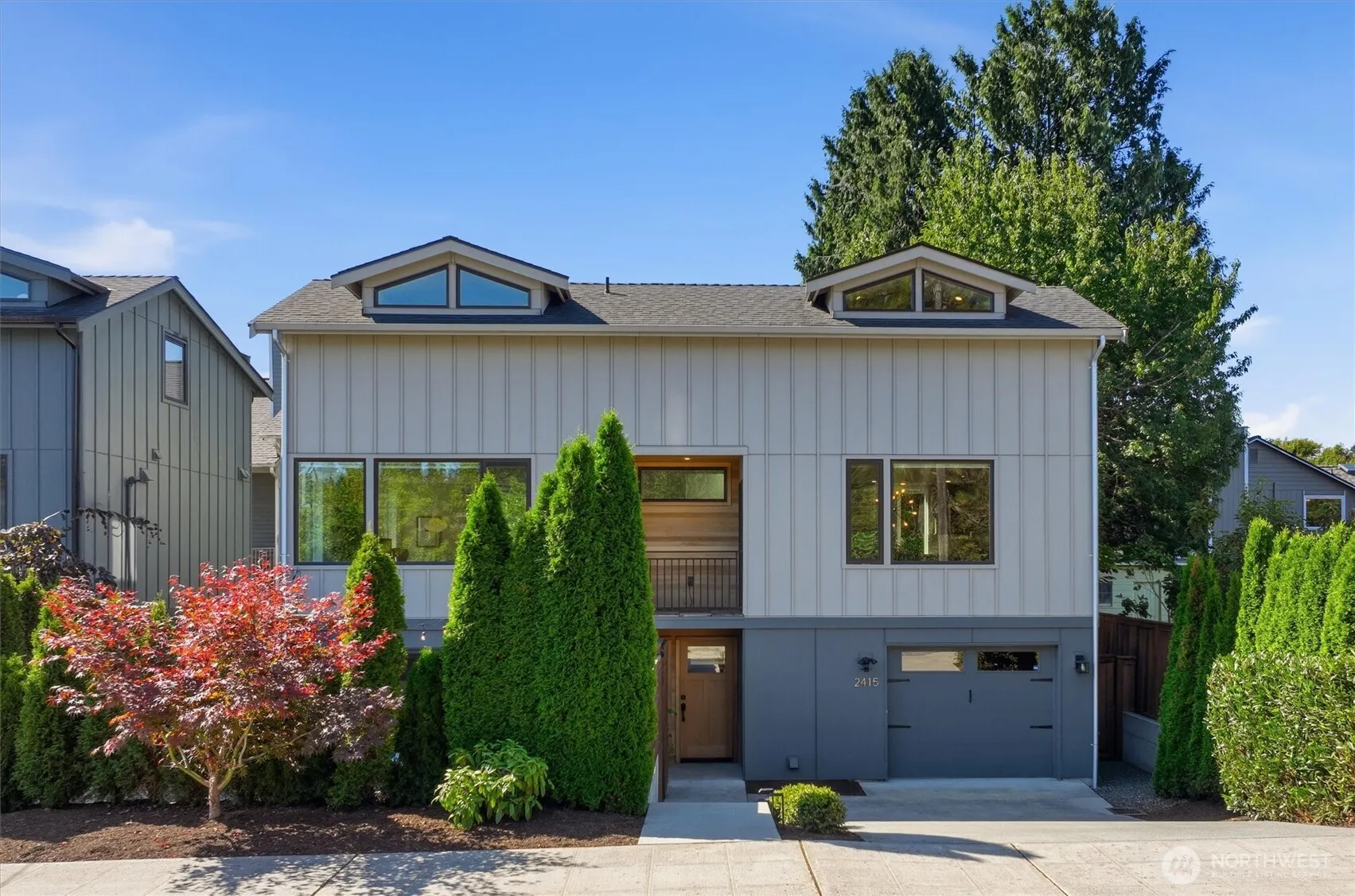 Property photo for 2415 Ne 77 Street, Seattle