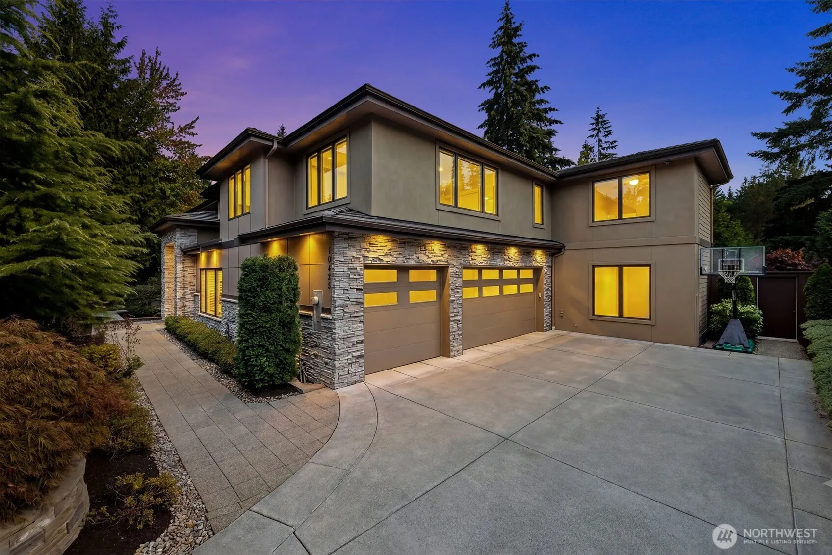 Property photo for 10425 Ne 15th Street, Bellevue