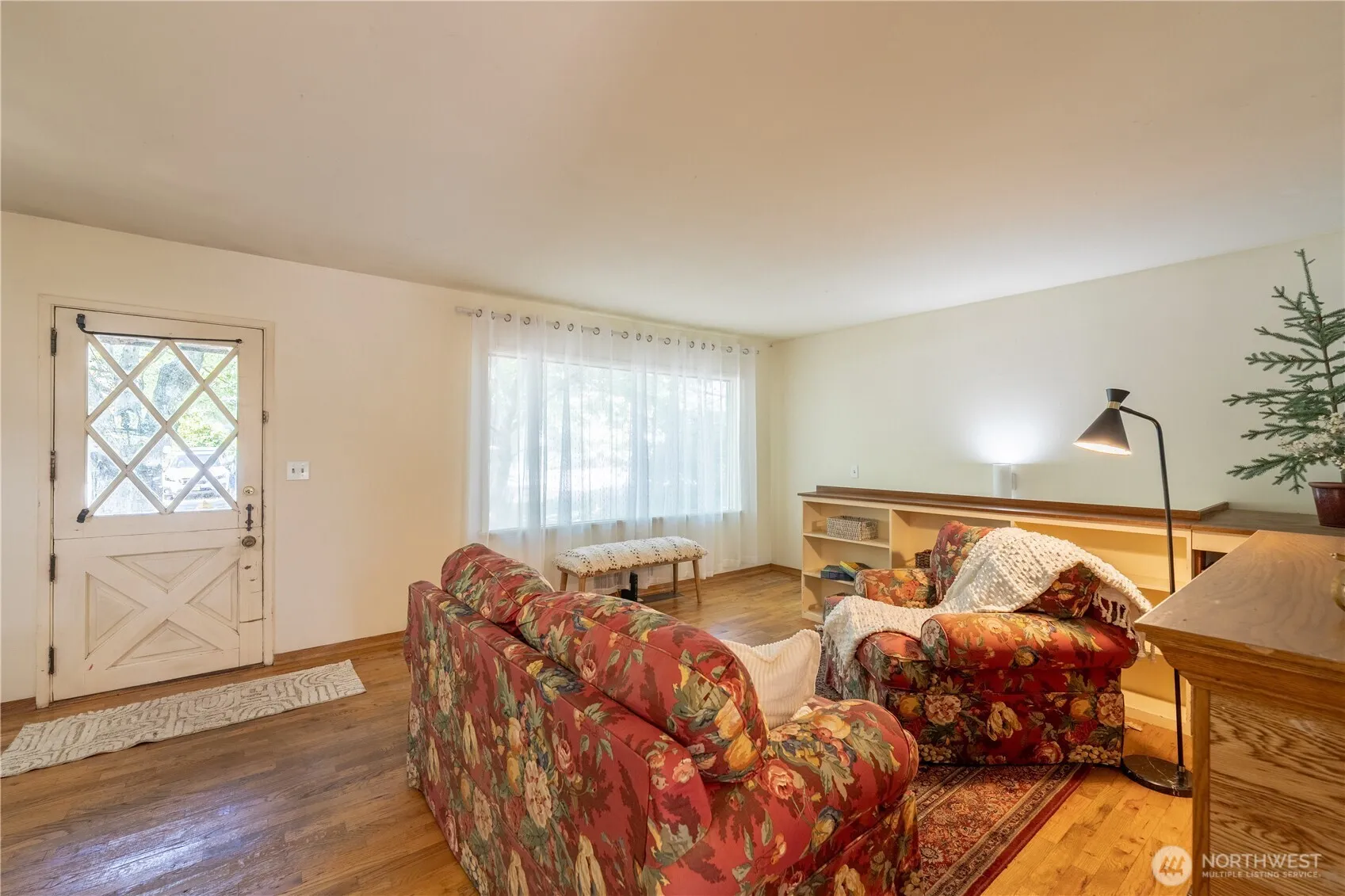 Property photo for 13814 26th Avenue Ne, Seattle photo 4