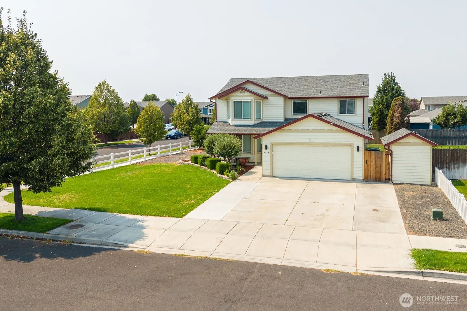 Property photo for 1916 Allen Avenue, Moses Lake photo 2