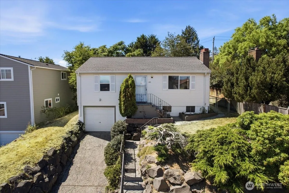 Property photo for 4153 39th Avenue Sw, Seattle photo 3