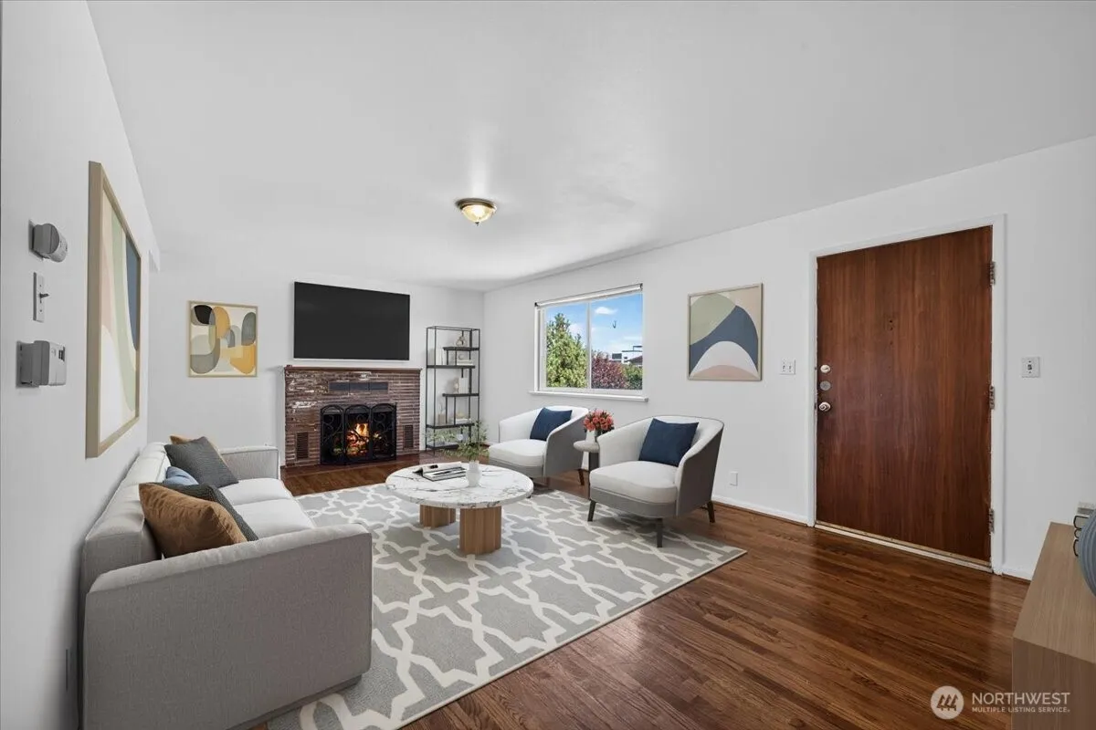 Property photo for 4153 39th Avenue Sw, Seattle photo 5