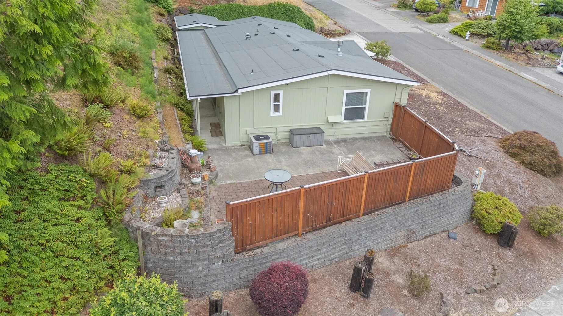 Property photo for 17336 Woodcrest Drive Ne, Bothell photo 2