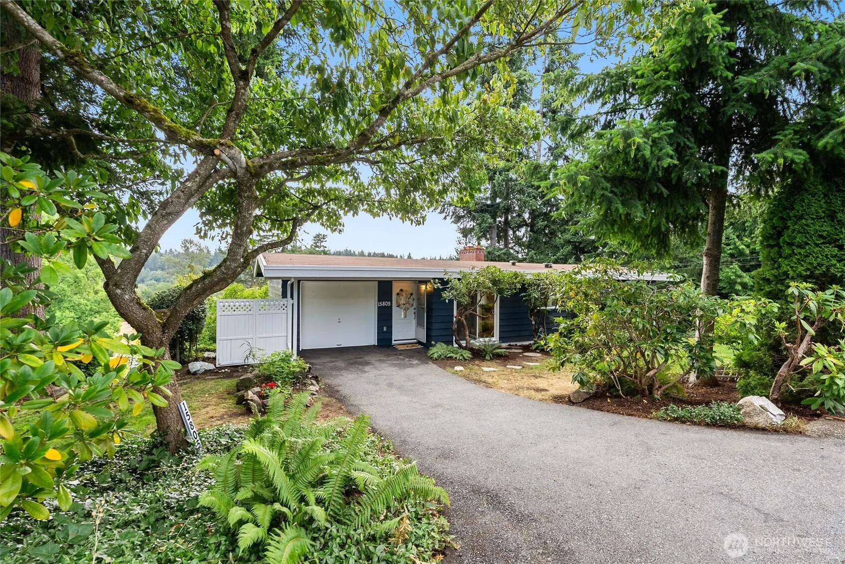 Property photo for 15805 Se 12th Place, Bellevue photo 2