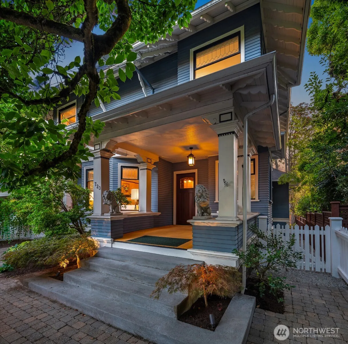 Property photo for 723 12th Avenue E, Seattle photo 2