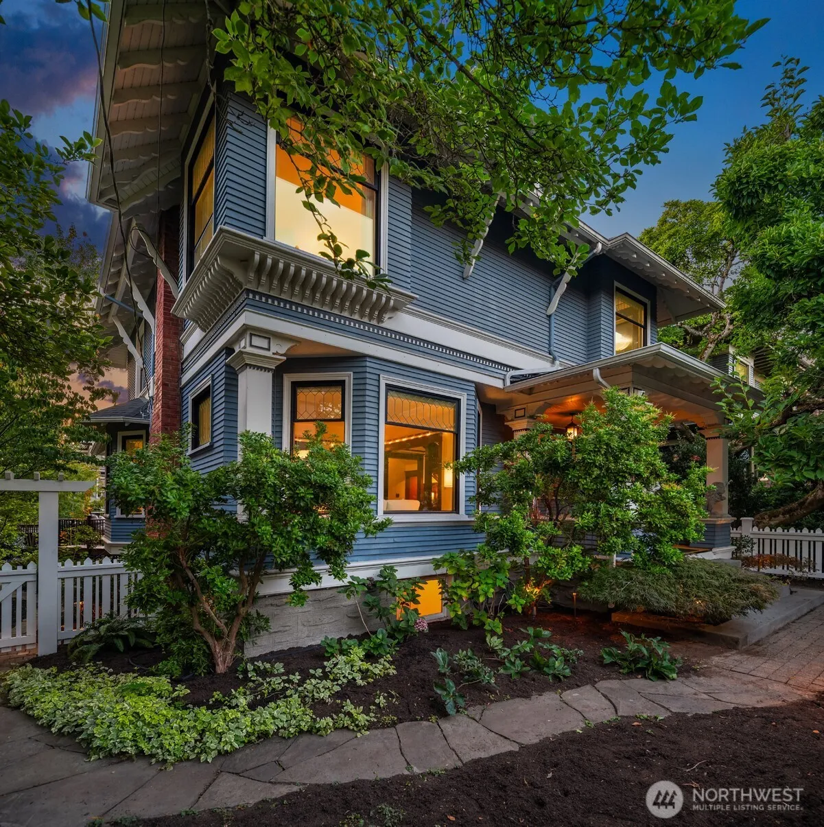 Property photo for 723 12th Avenue E, Seattle
