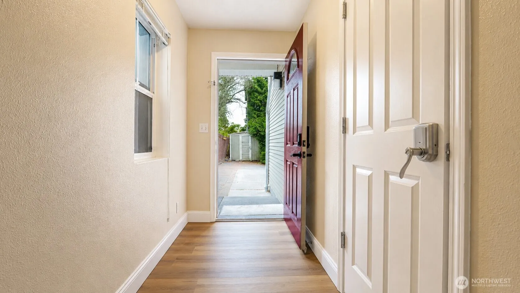 Property photo for 13367 Ambaum Boulevard Sw, Burien photo 5