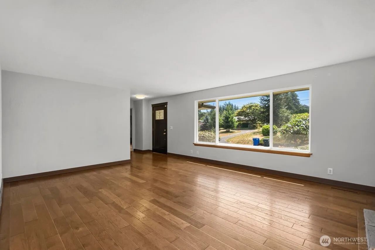 Property photo for 10419 16th Street E, Edgewood photo 3