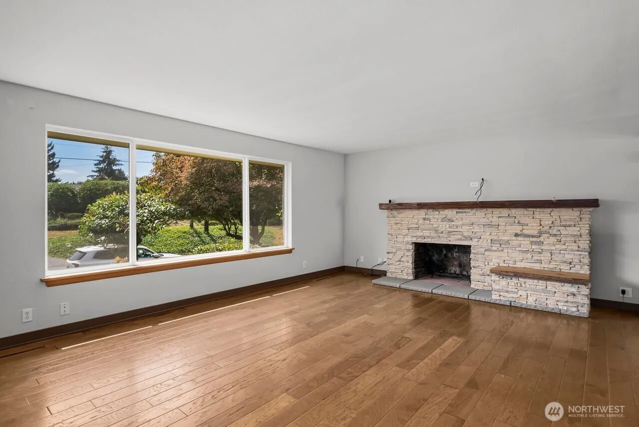 Property photo for 10419 16th Street E, Edgewood photo 5