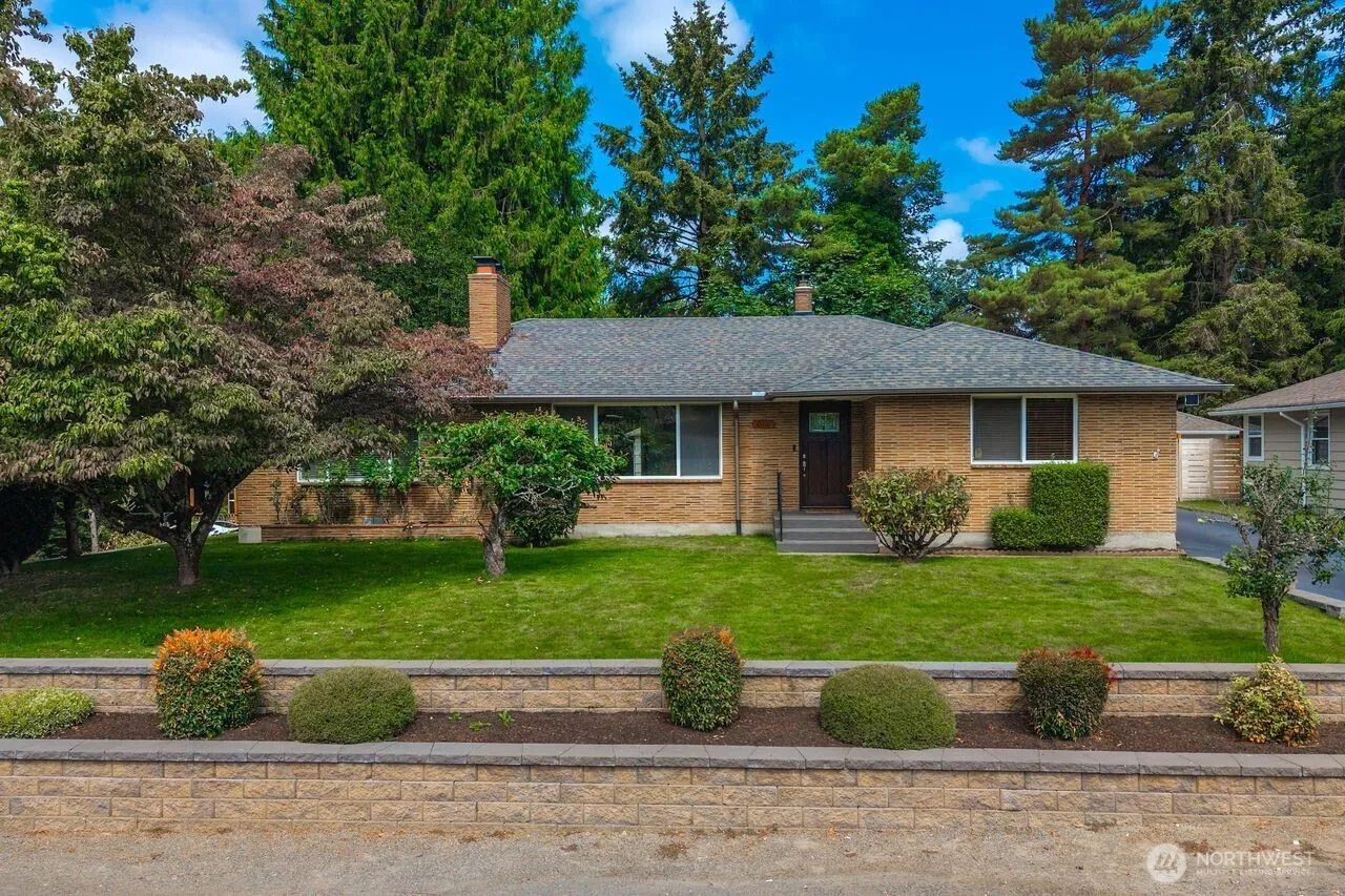 Property photo for 10419 16th Street E, Edgewood