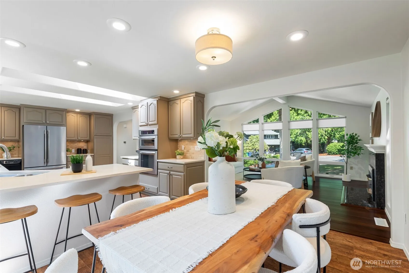 Property photo for 300 Mt. Pilchuck Avenue Sw, Issaquah photo 4