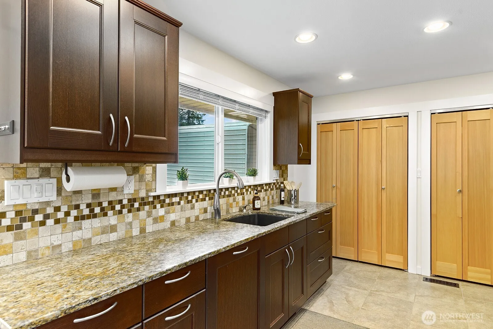 Property photo for 16026 16th Avenue Sw, Burien photo 4