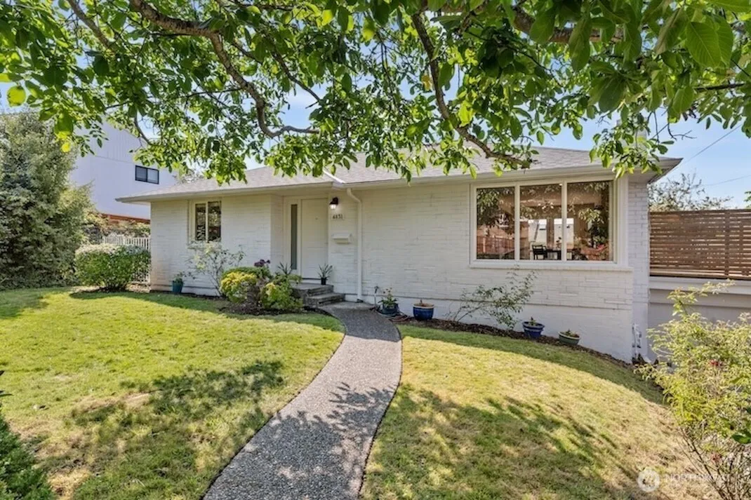 Property photo for 4831 S Holly Street, Seattle photo 2