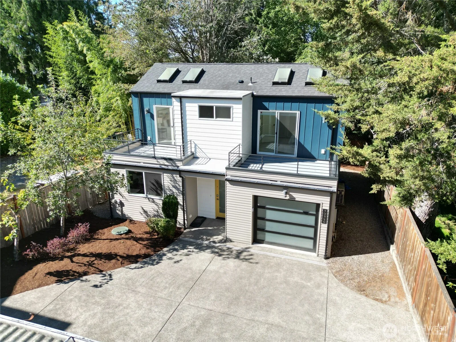 Property photo for 1036 Ne 102nd Street #b, Seattle photo 2