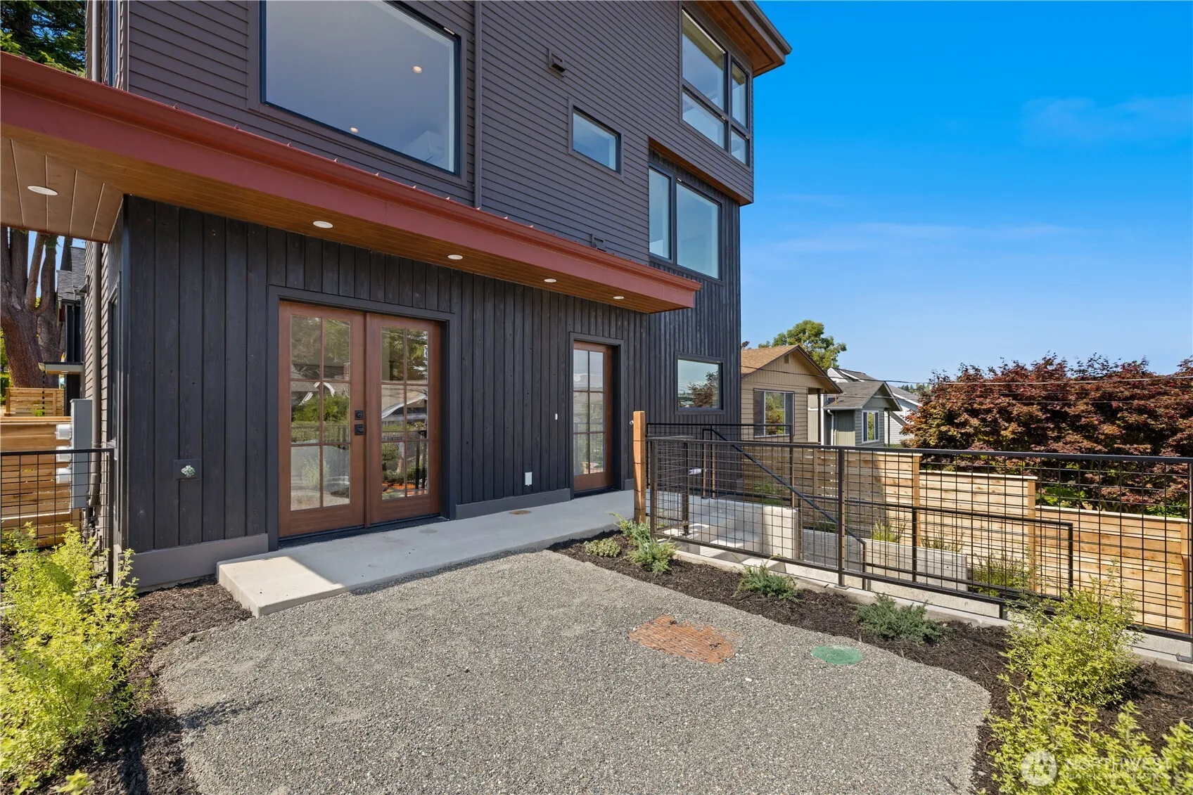 Property photo for 2903 3rd Avenue N, Seattle photo 3