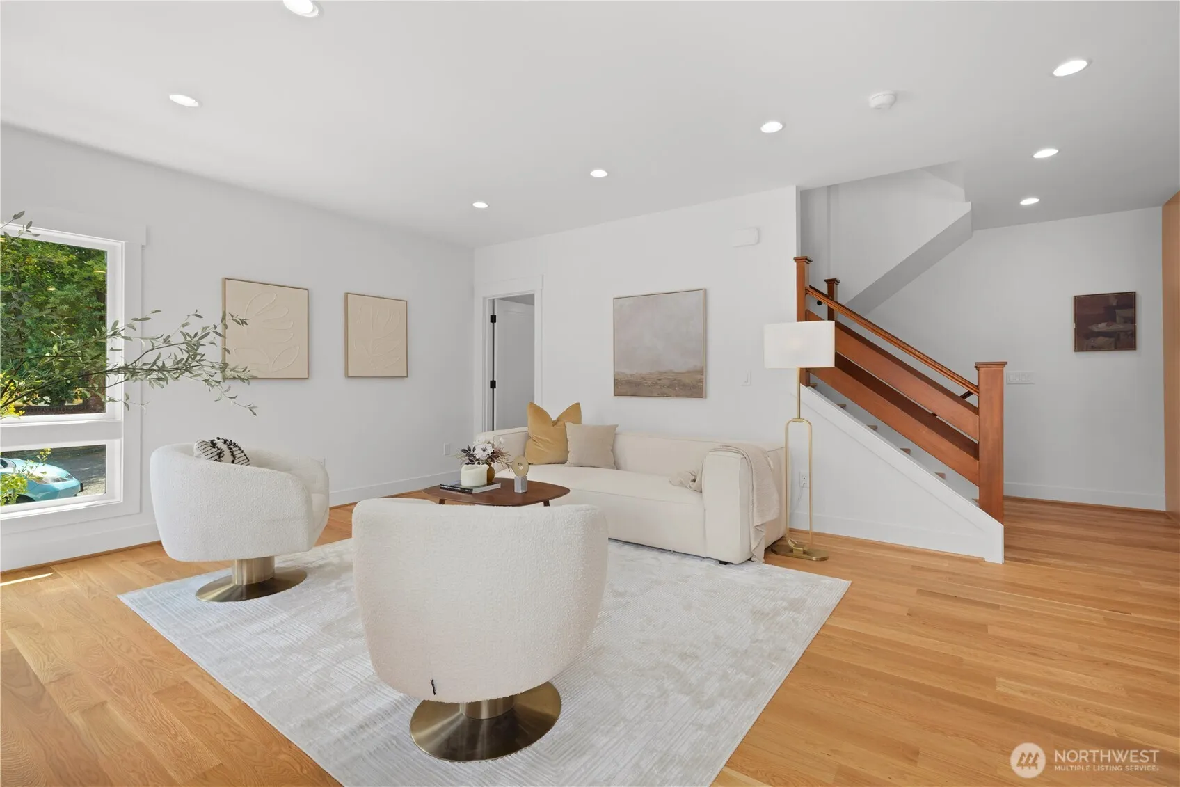 Property photo for 2903 3rd Avenue N, Seattle photo 4
