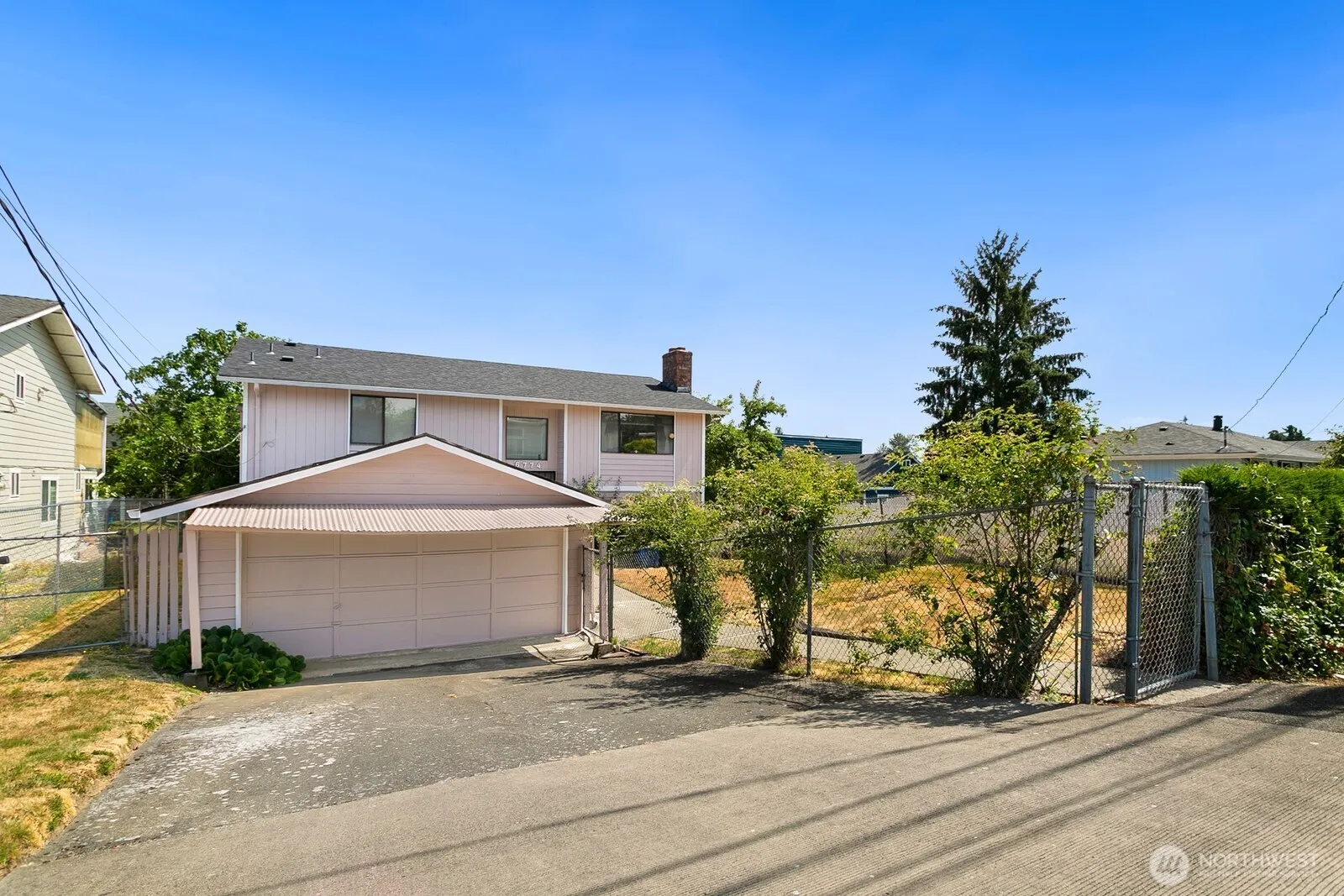 Property photo for 6774 28th Avenue S, Seattle photo 2