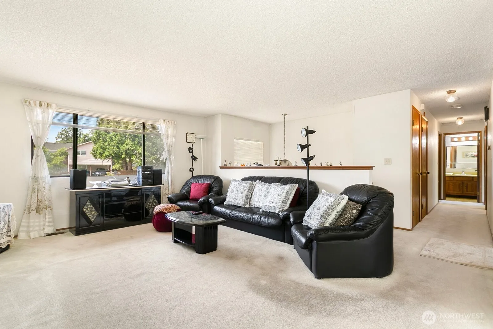 Property photo for 6774 28th Avenue S, Seattle photo 4