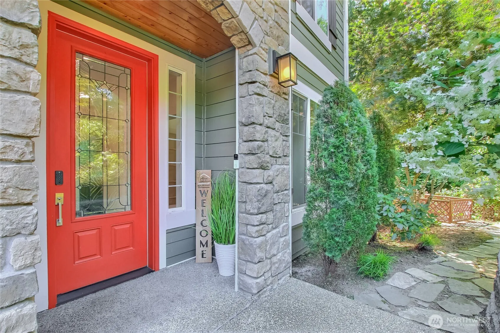 Property photo for 16426 85th Place Ne, Kenmore photo 4