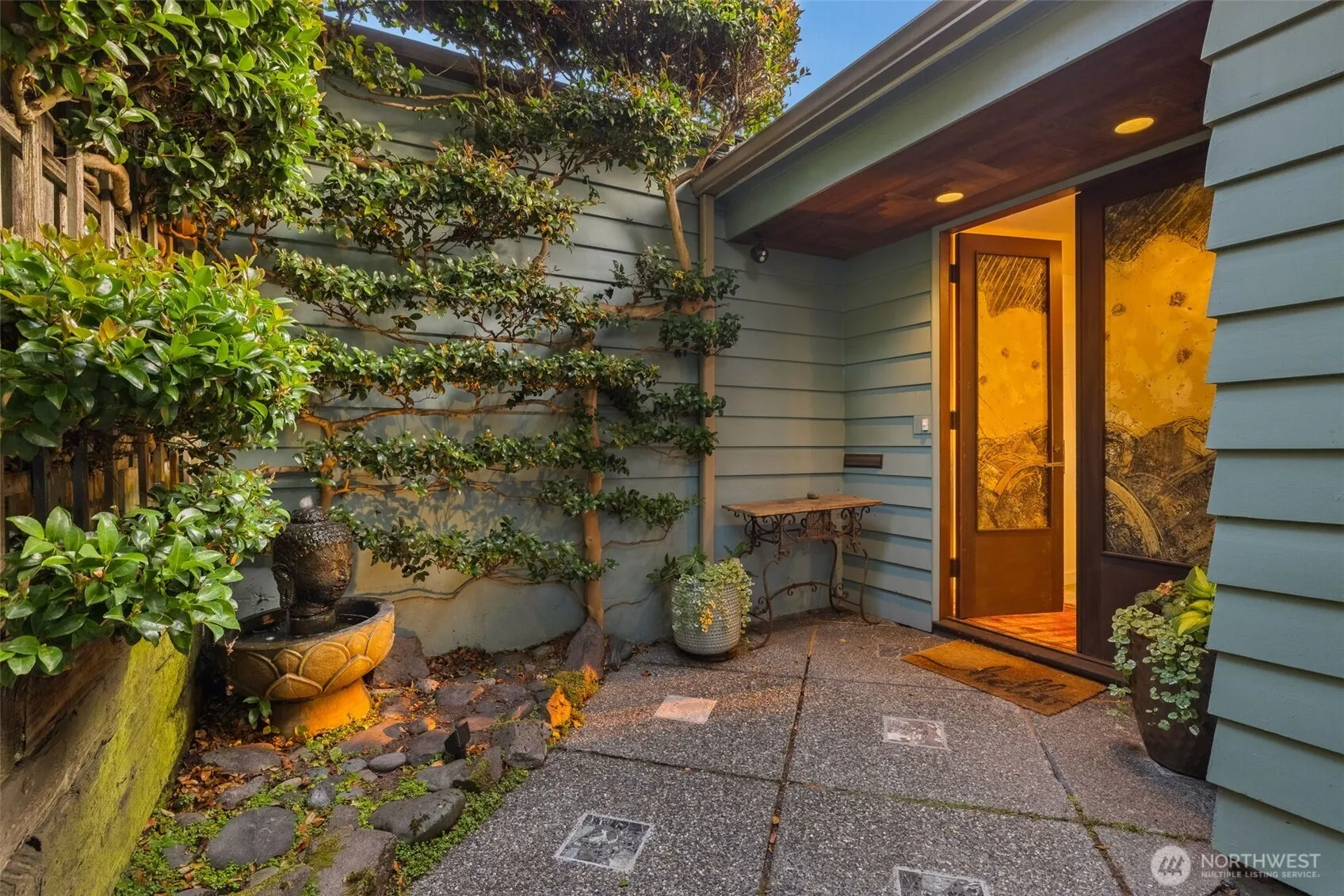 Property photo for 8917 Fauntleroy Way Sw, Seattle photo 2