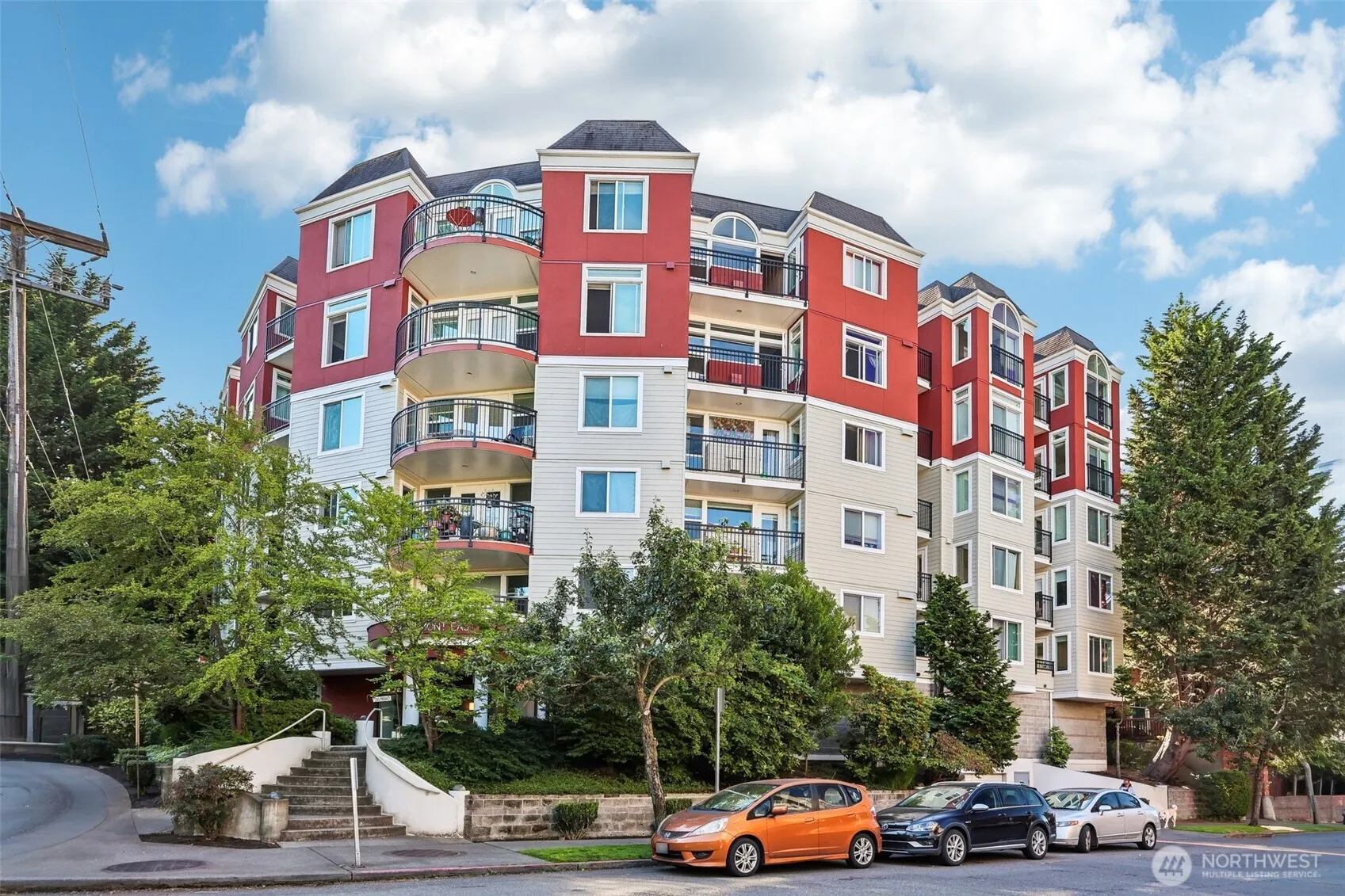 Property photo for 232 Belmont Avenue E #301, Seattle photo 2