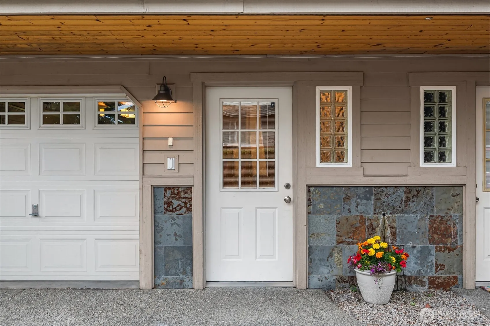 Property photo for 2310 W Dravus Street, Seattle photo 3