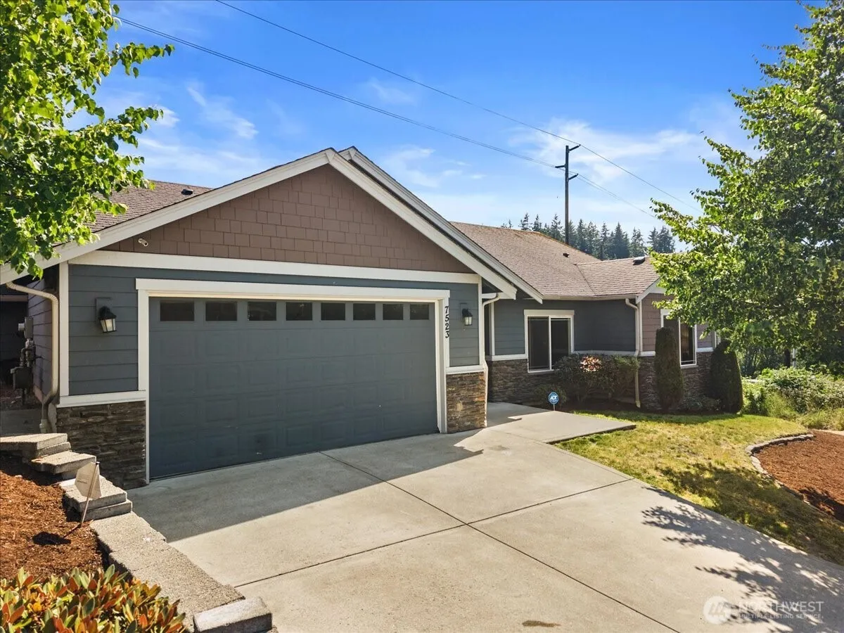 Property photo for 7523 Broadway, Everett photo 2