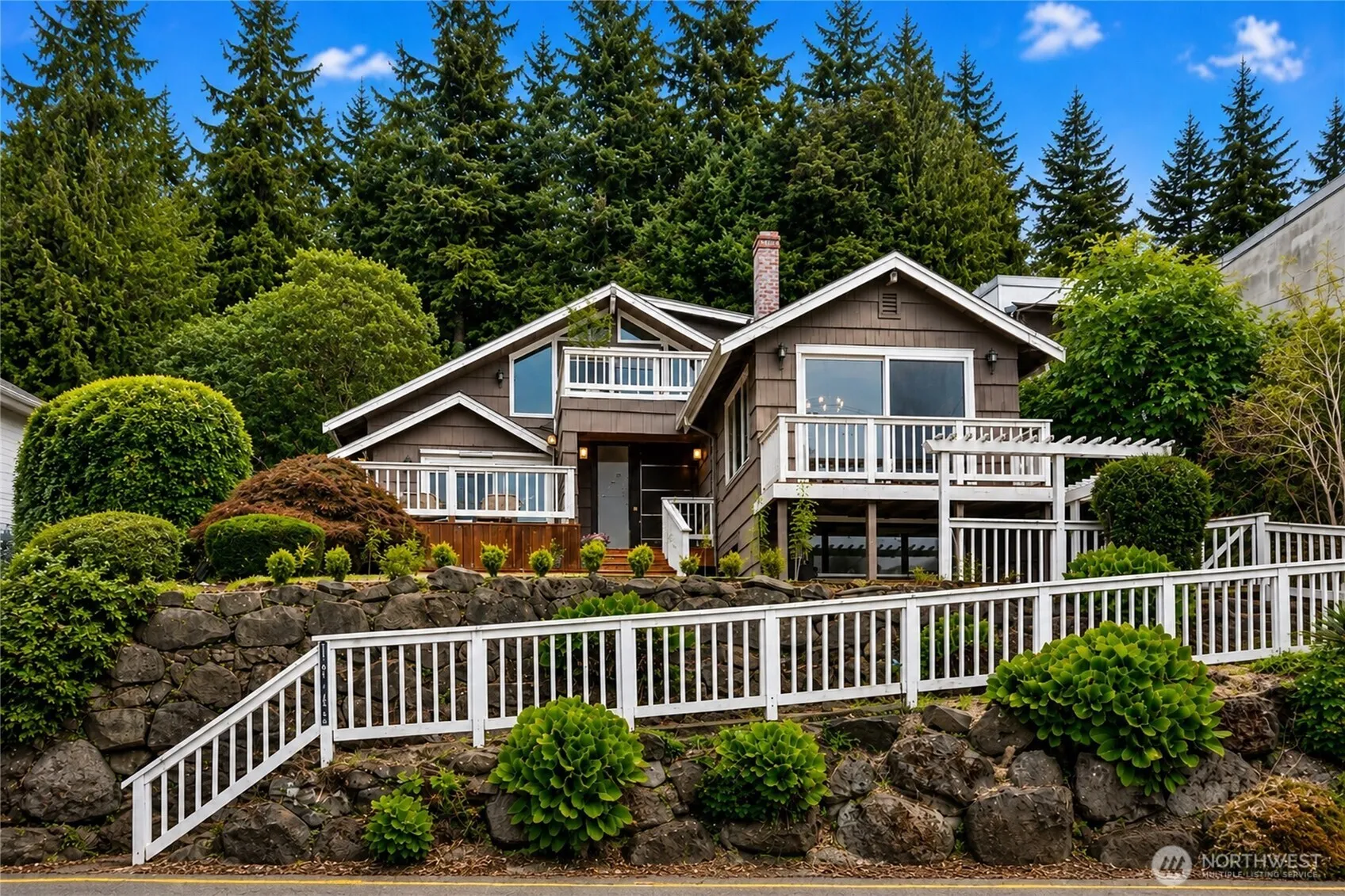 Property photo for 13142 Holmes Point Drive Ne, Kirkland photo 3